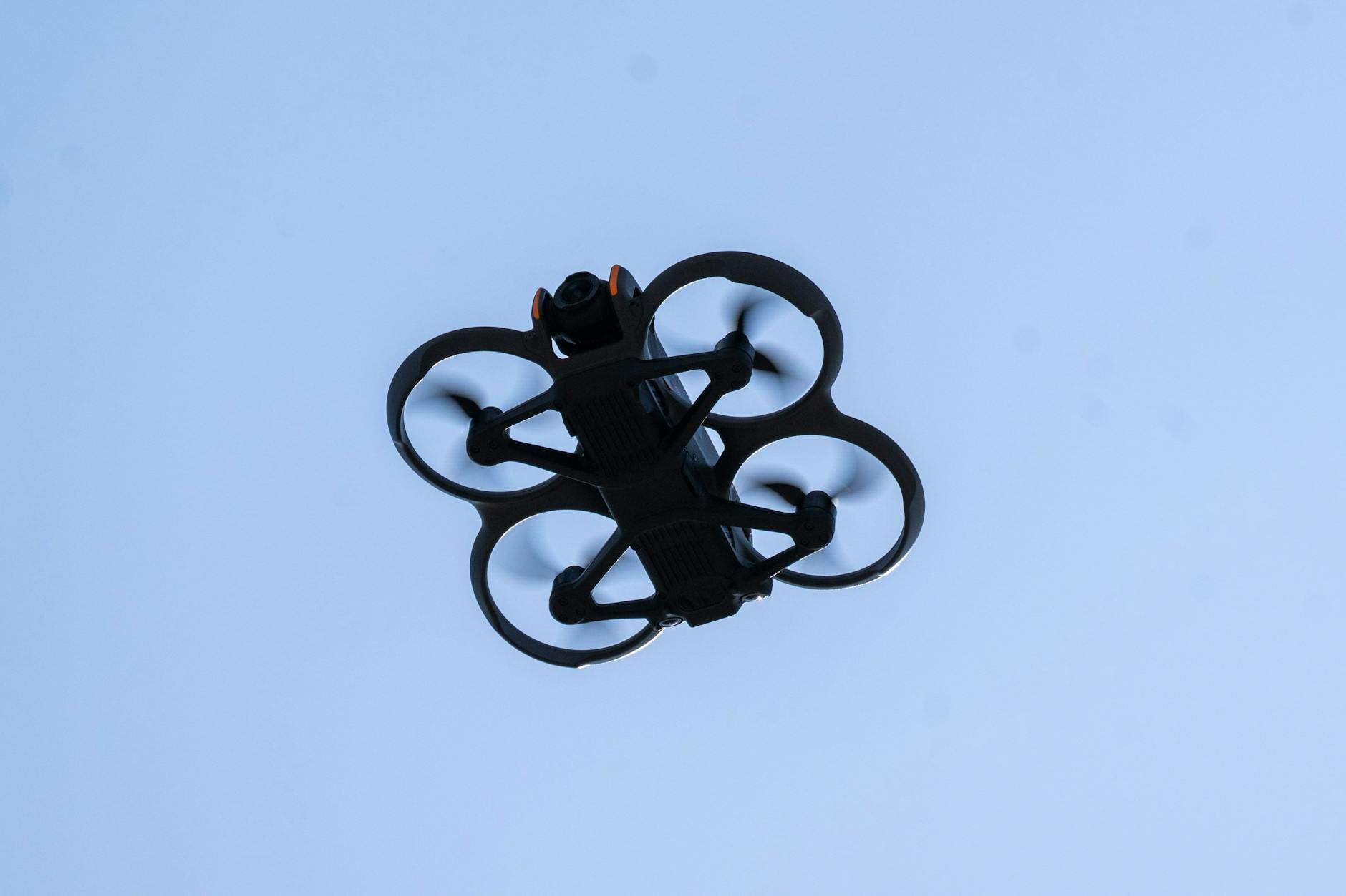 Der Berliner Senat will den Schutz vor Drohnen deutlich ausbauen.