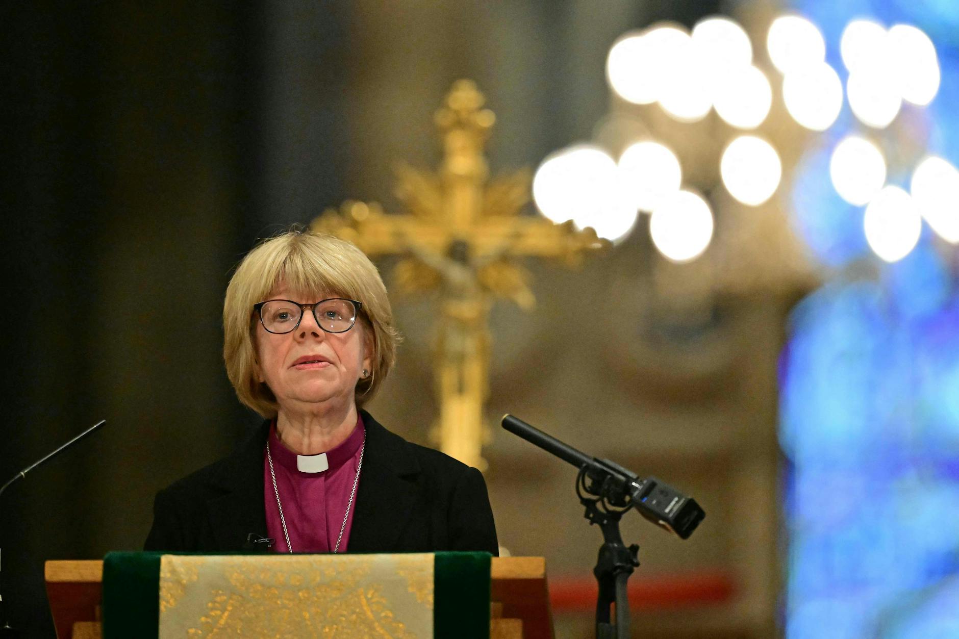 Sarah Mullally ist die neue Erzbischöfin von Canterbury.