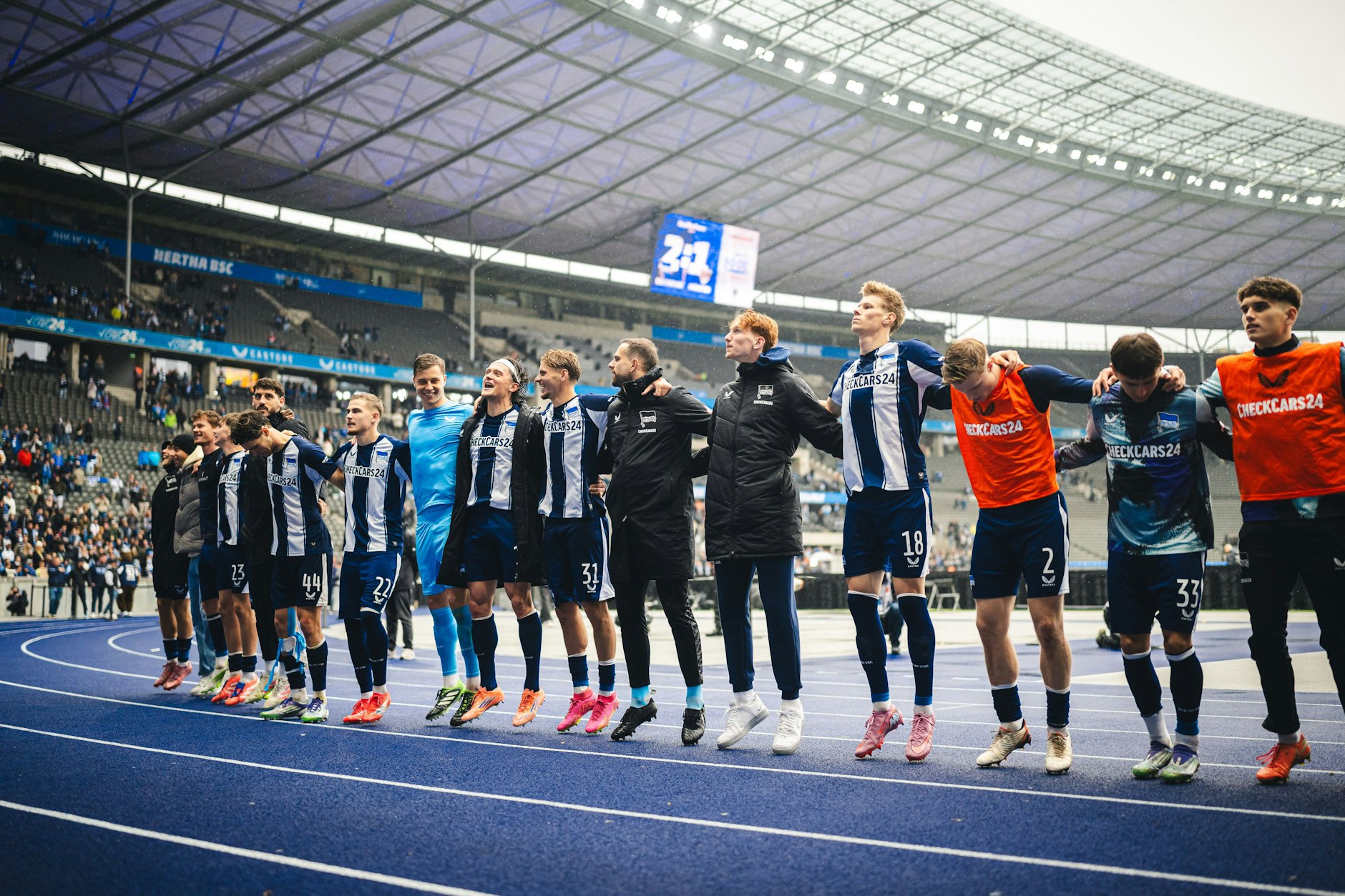 Herthas Profis feierten nach dem 2:1 gegen Münster den ersten Heimsiegsieg der Saison.
