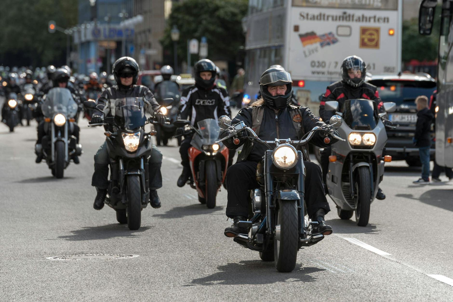 Etliche Motorradfahrer machen sich am Sonntag auf den Weg. Bei einem Korso von Mariendorf nach Mitte erinnern Sie an Biker, die im vergangenen Jahr auf den Straßen ums Leben kamen.