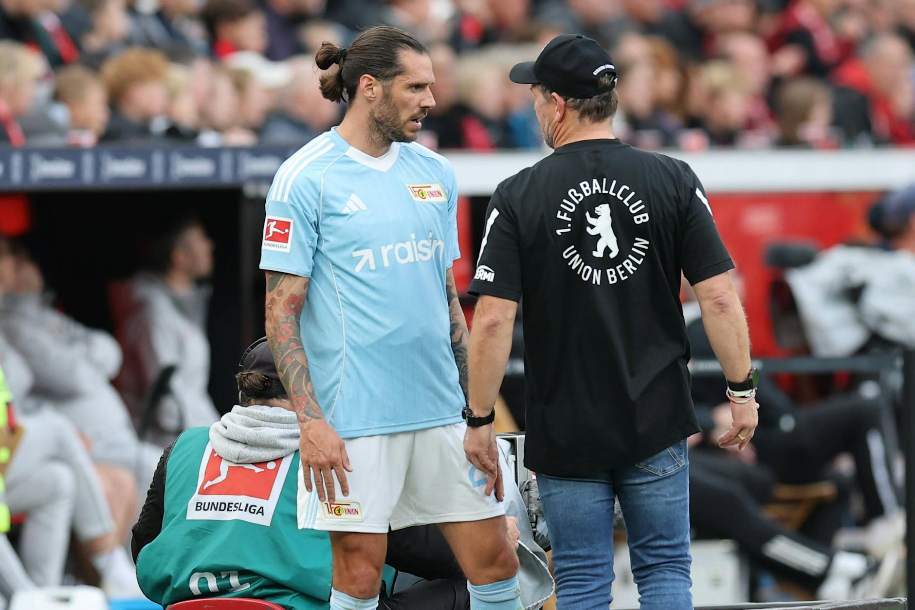 Christopher Trimmel (l.) war mit dem Auftritt des 1. FC Union Berlin in Leverkusen nicht einverstanden.