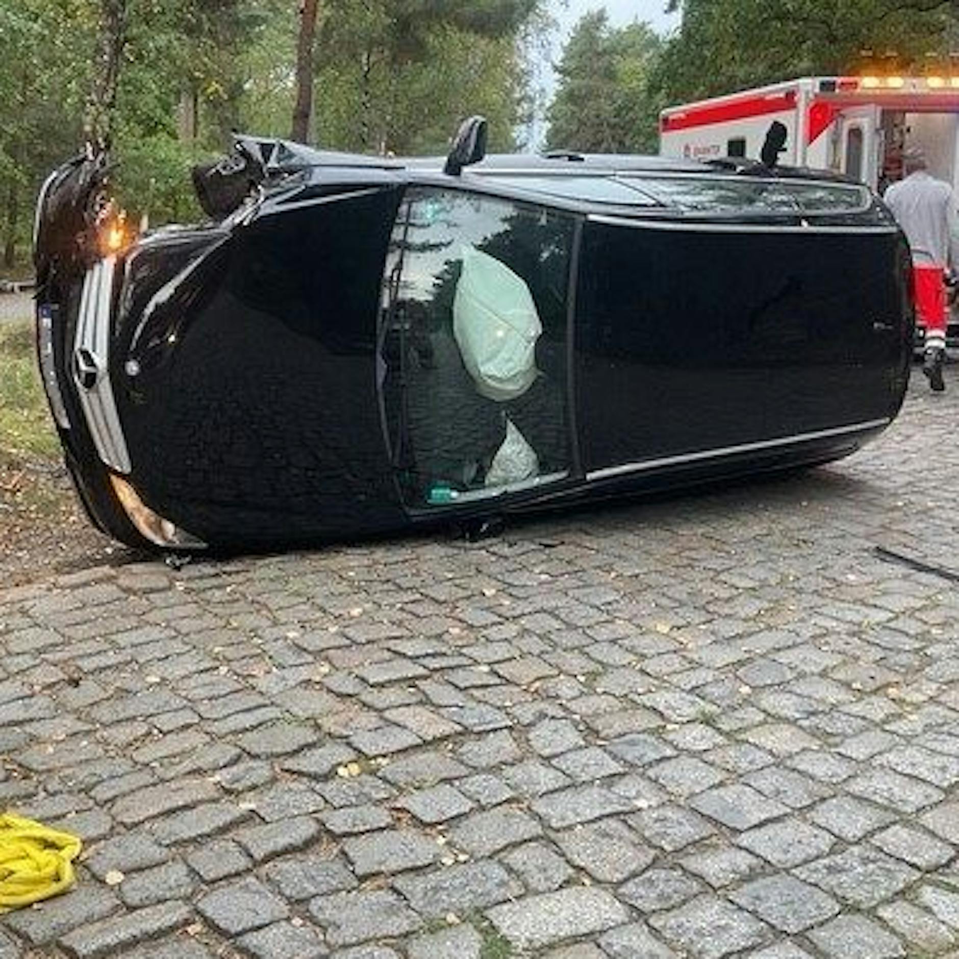 Schwerer Unfall in Treptow-Köpenick: Auch zwei Kinder saßen im Pkw!