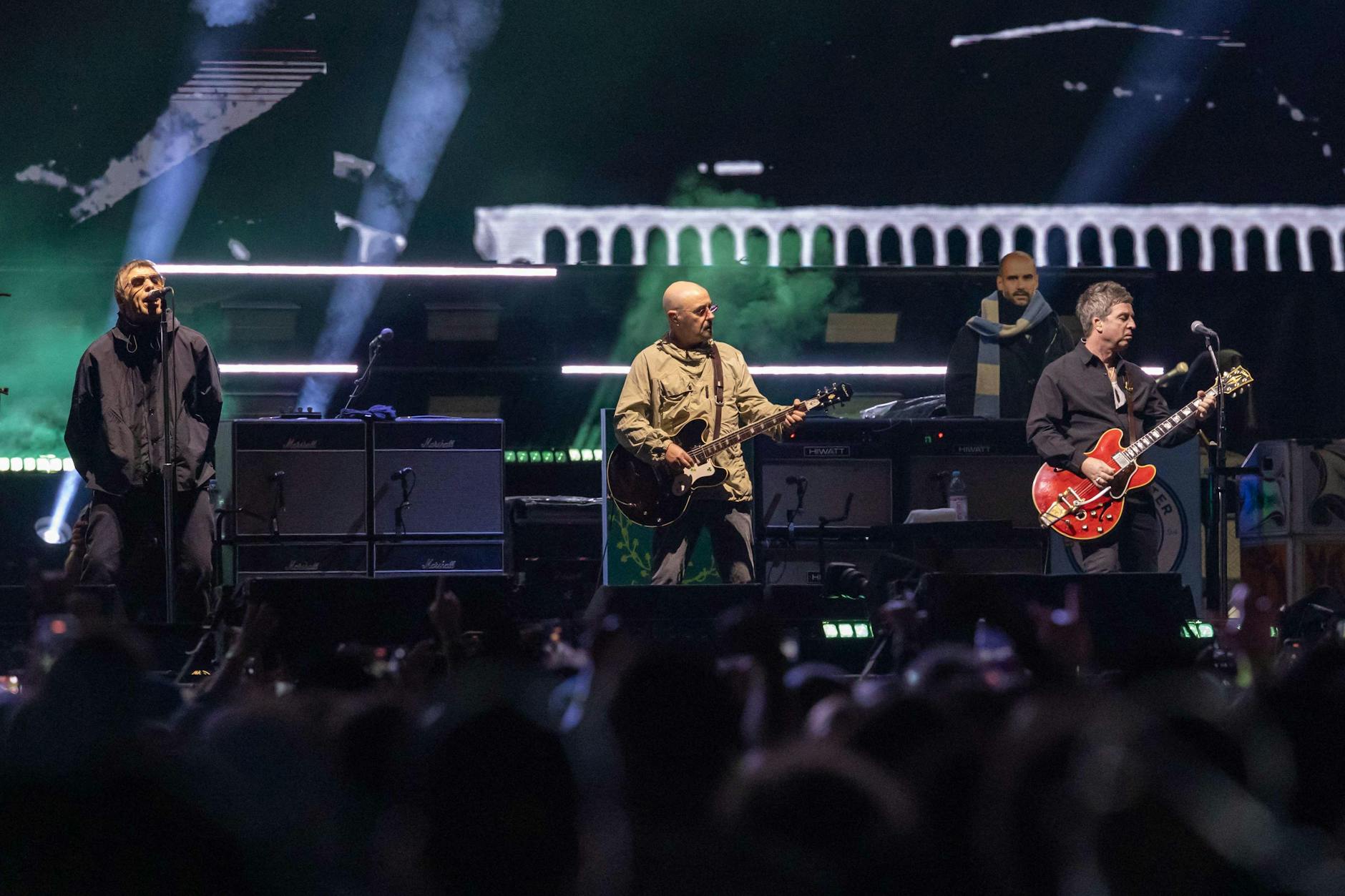 Am 31. August standen Liam Gallagher, Paul Arthurs und Noel Gallagher (v.l.) in East Rutherford (New Jersey) auf der Bühne.