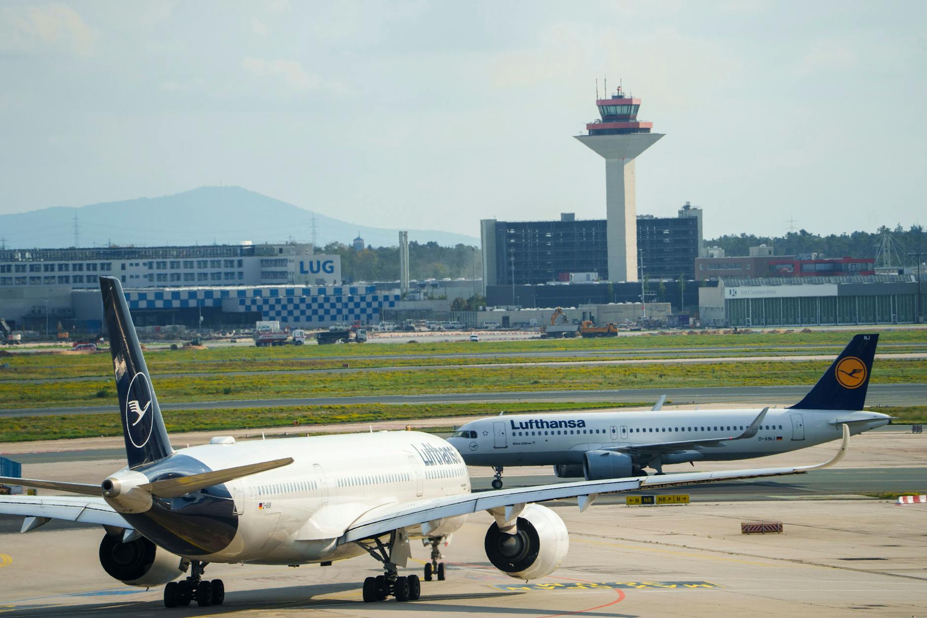 Auch am Flughafen Frankfurt sollen Drohnen gesichtet worden sein.