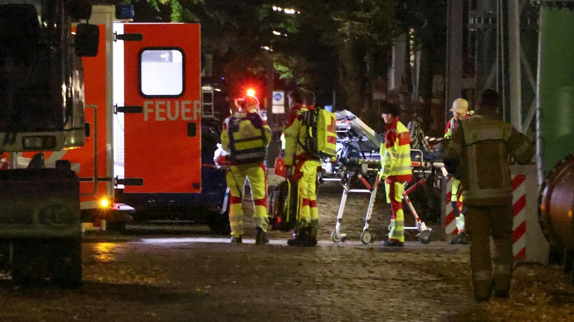 Bei dem Fenstersprung hatte sich der 62-Jährige verletzt. Er kam in ein Krankenhaus.