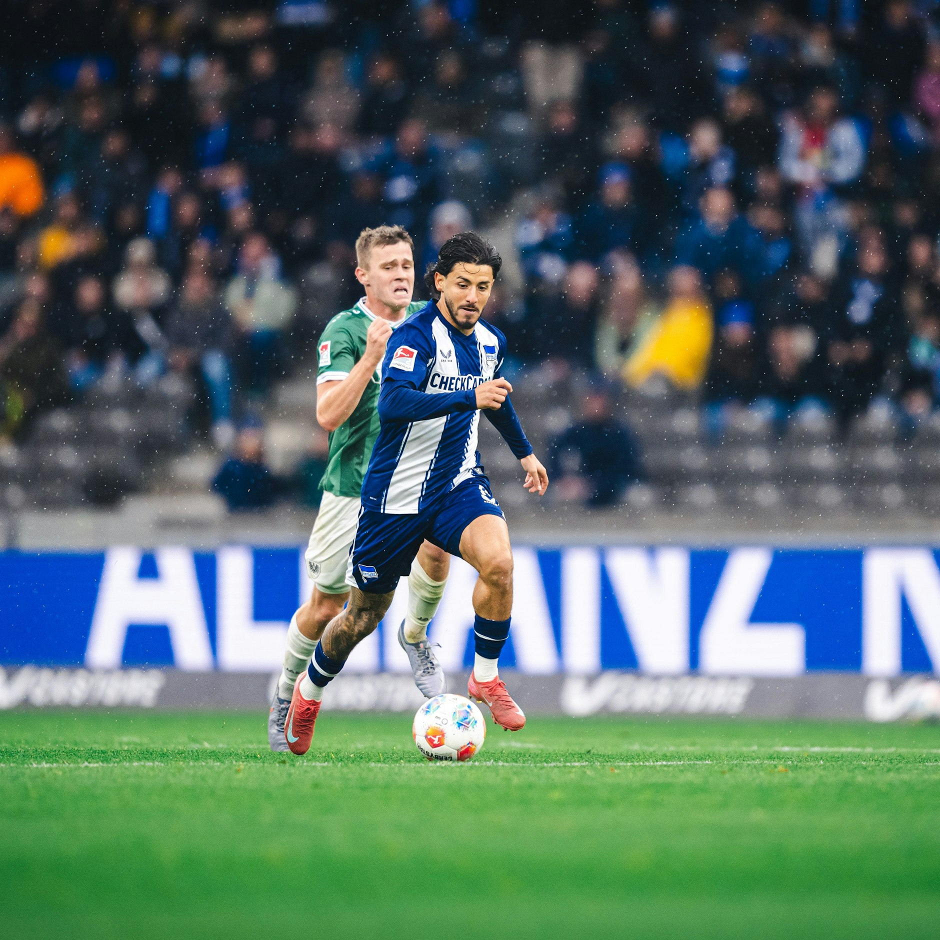 Hertha-Joker Kevin Sessa rannte aufs Tor zu. Statt zu Michael Cuisance zu spielen, versuchte er selbst den Torabschluss und scheiterte kläglich.