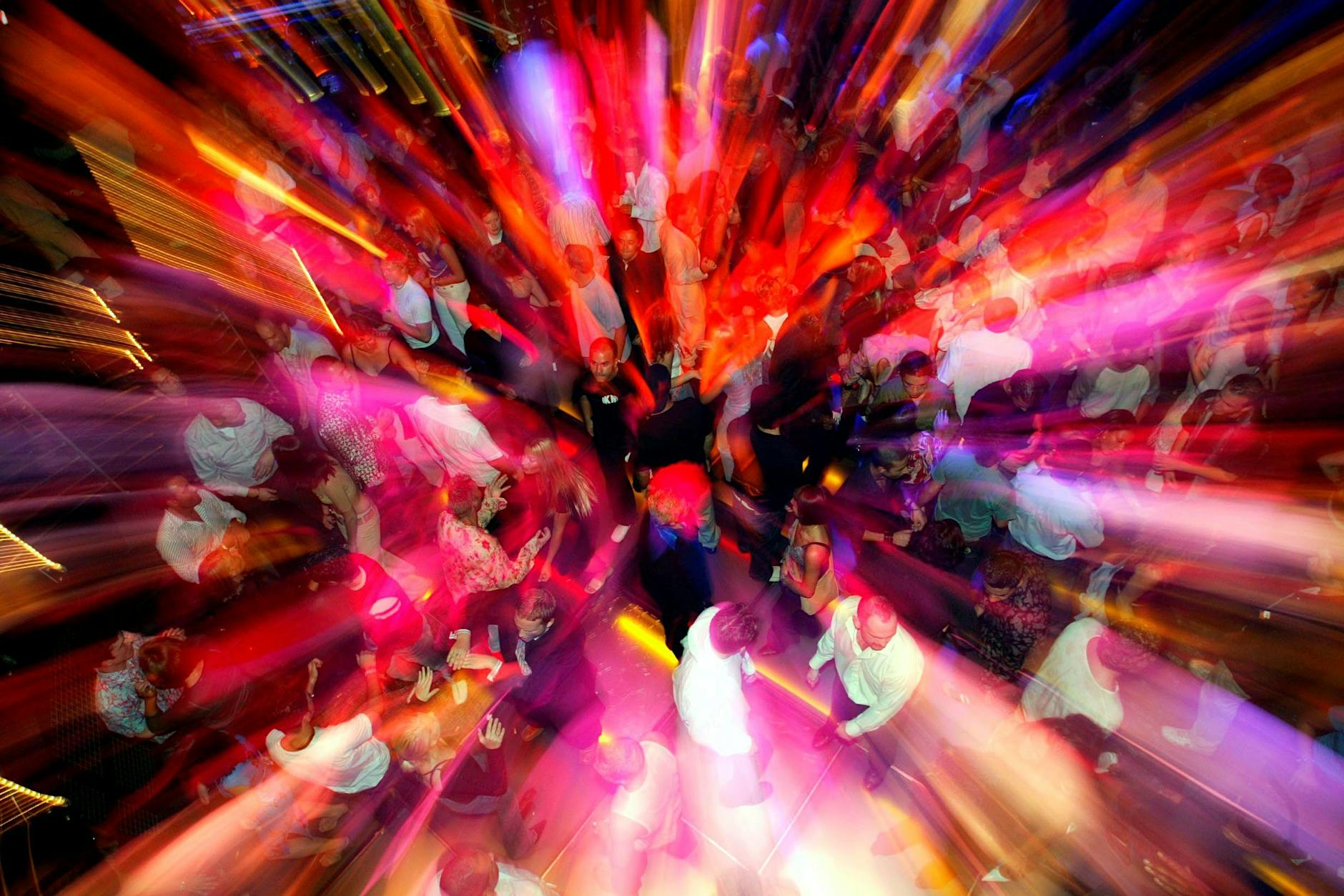 Plötzlich 120 Gäste! Party von 16-Jähriger eskaliert, Polizei muss anrücken