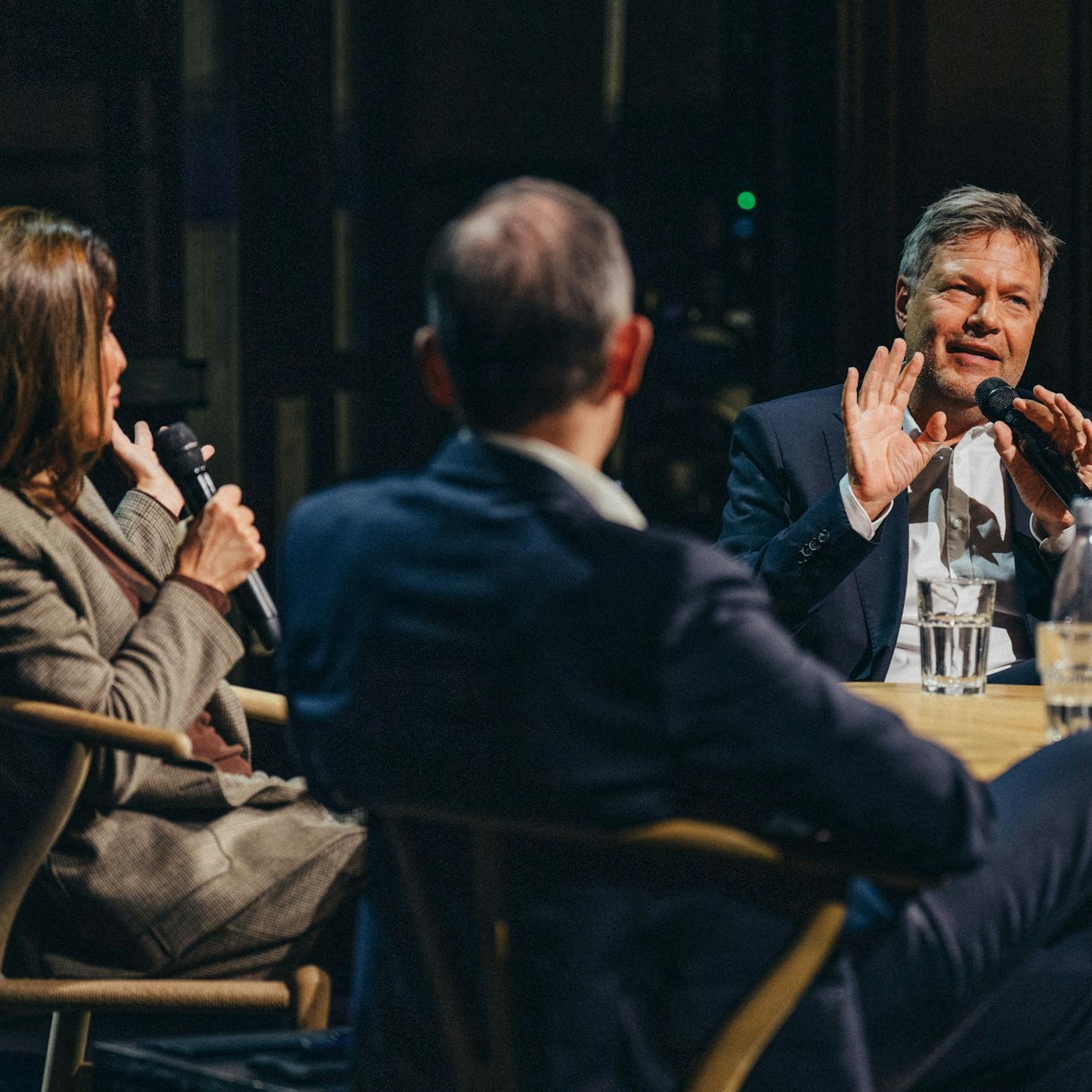 Image - Robert Habeck im Berliner Ensemble: Er ist in der Realität immer noch nicht angekommen