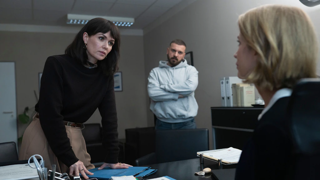 Maryam Azadi (Melika Foroutan), Hamza Kulina (Edin Hasanovic) und Sandra Schatz (Judith Engel) ermitteln am Sonntag im neuen „Tatort“ aus Frankfurt. Der Film „Dunkelheit“ beruht auf einer wahren Geschichte.