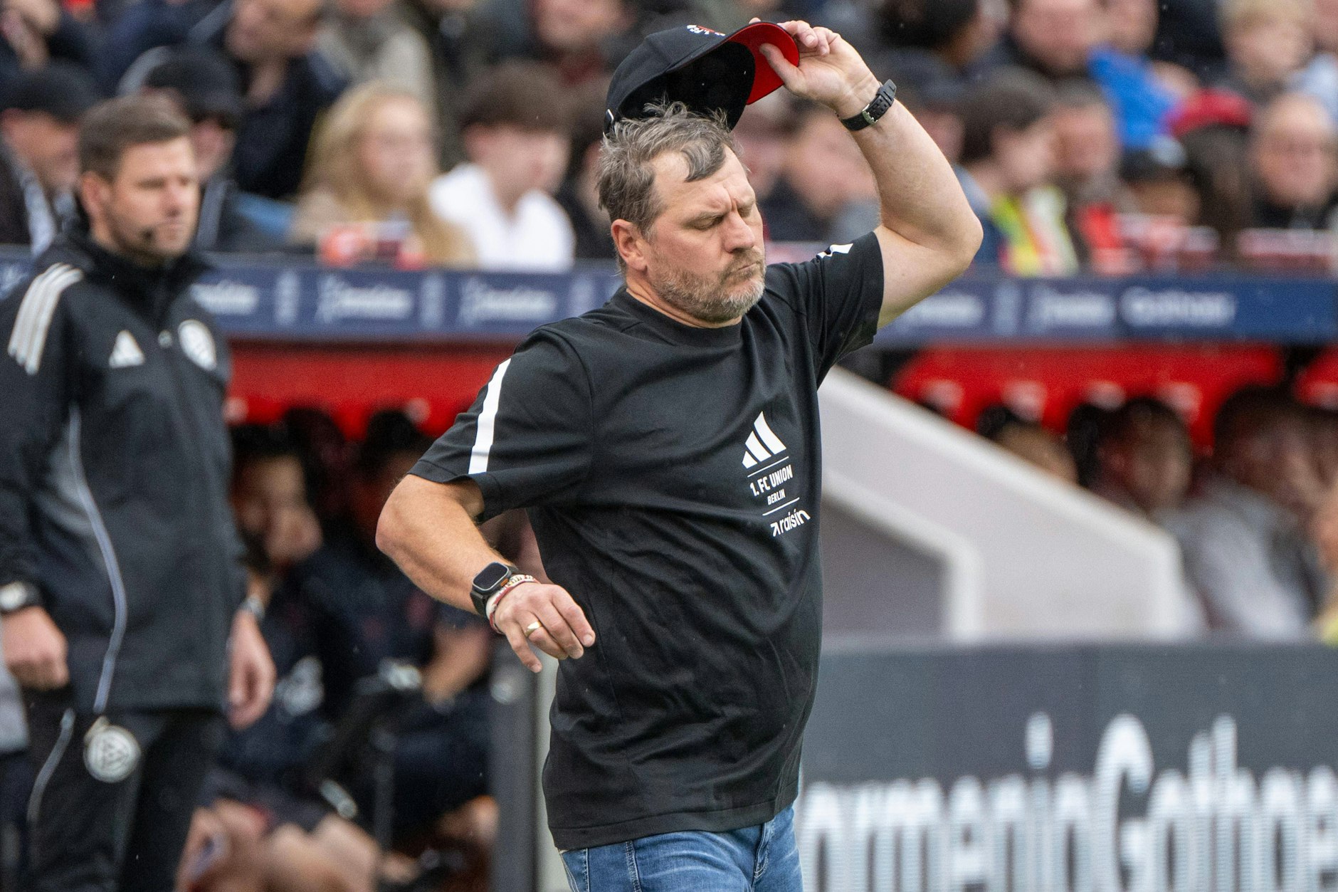 Steffen Baumgart war mit dem Auftritt seiner Mannschaft in Leverkusen nicht zufrieden.