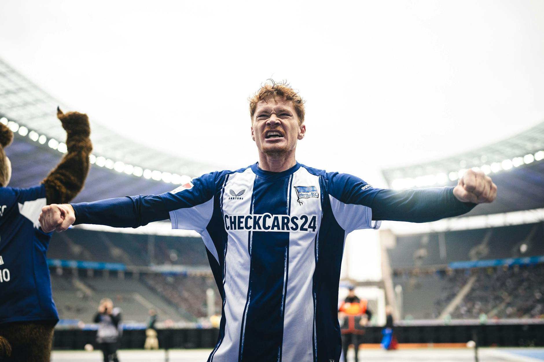 Der Däne Sebastian Grönning kann sein Glück kaum fassen. Doppelpack bei Herthas 2:1-Heimsieg gegen Preußen Münster.