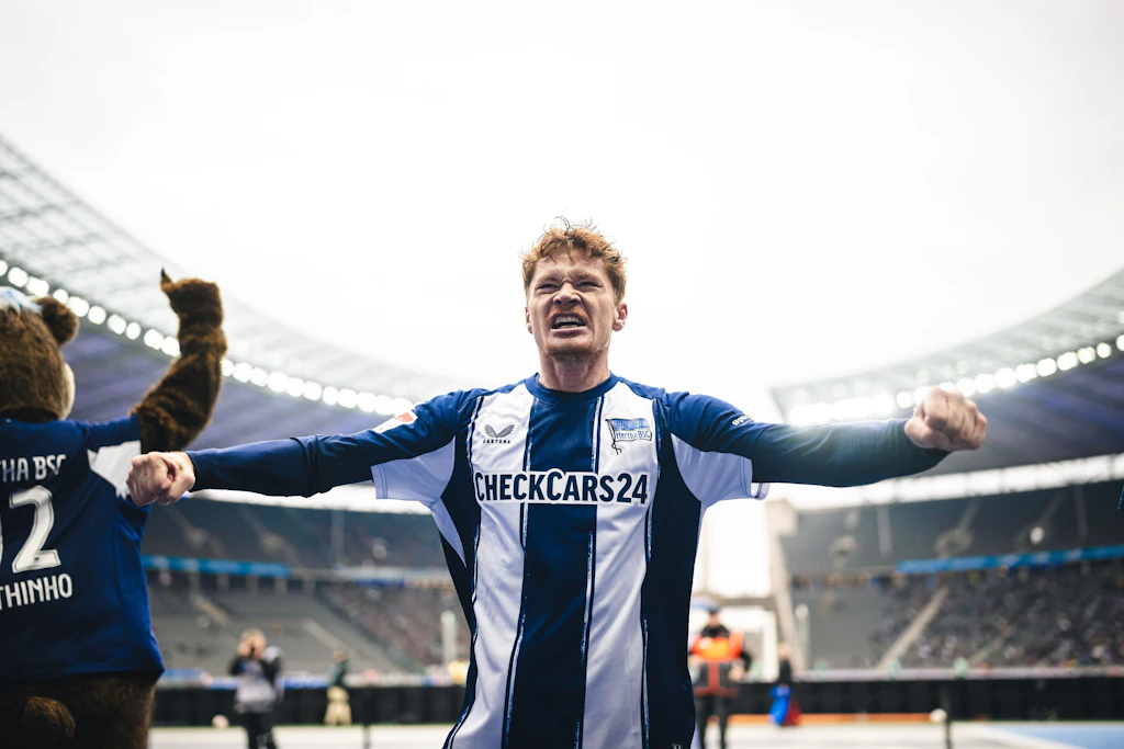 Hertha-Fans feiern Stürmer Grönning! Wird der Däne der neue Tabakovic?
