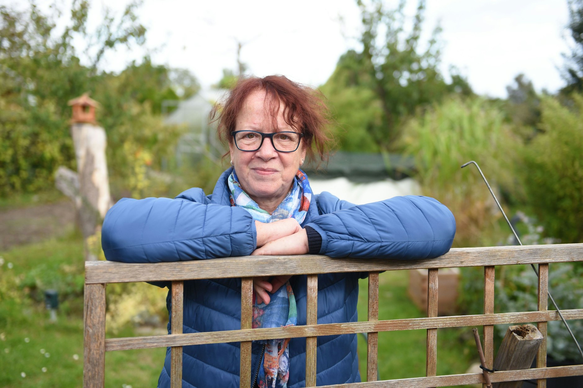 Dagmar Lützkendorf sagt, der Garten sei seit vielen Jahren ein Teil ihres Zuhauses. Hier könne sie die Seele baumeln lassen.