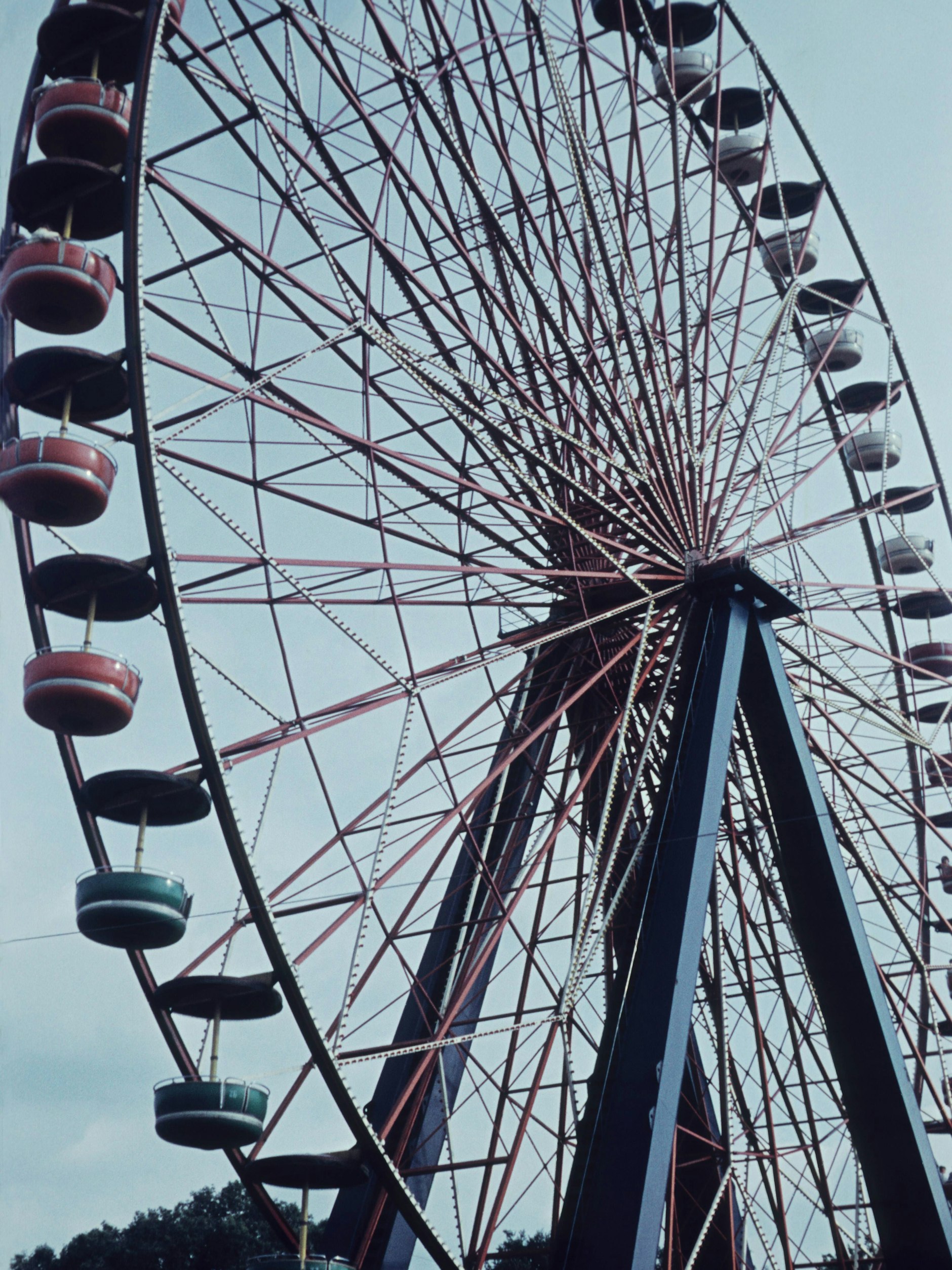 Beim alten Riesenrad im Kulturpark im Plänterwald konnten die Fahrgäste die Gondeln noch selbst drehen. 1989 wurde das Rad durch ein neues ersetzt.