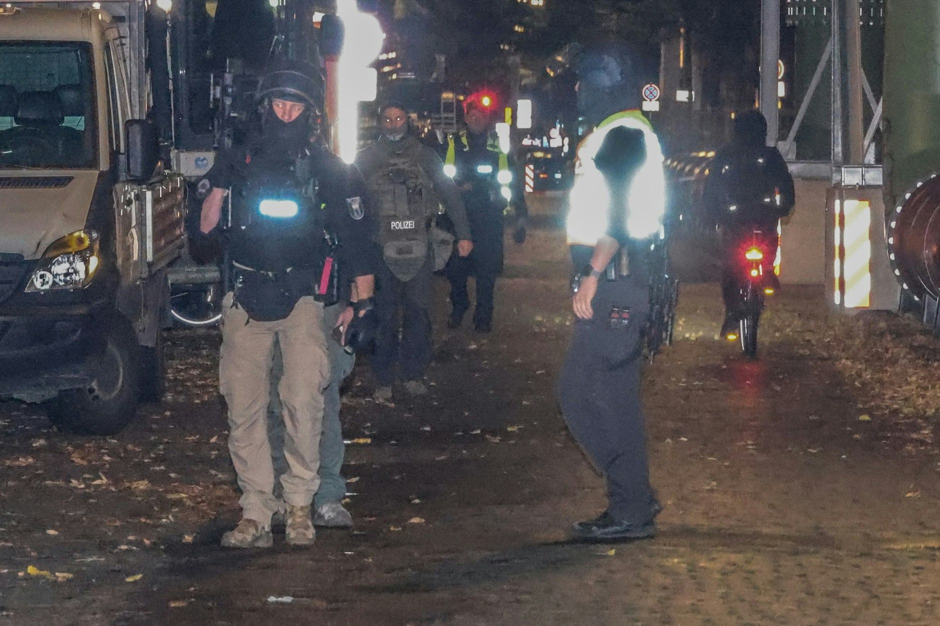 Weil der Schuldner sich in seiner Neuköllner Wohnung verbarrikadierte, musste ein Sondereinsatzkommando anrücken.