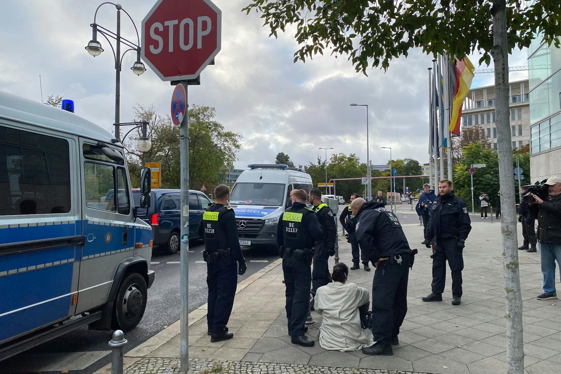 Die Neue Generation war am Montag mit einer Protestaktion am Konrad-Adenauer-Haus.
