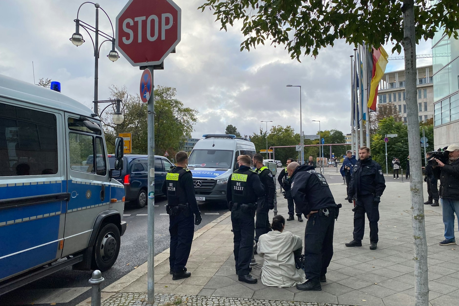 Die Neue Generation war am Montag mit einer Protestaktion am Konrad-Adenauer-Haus.
