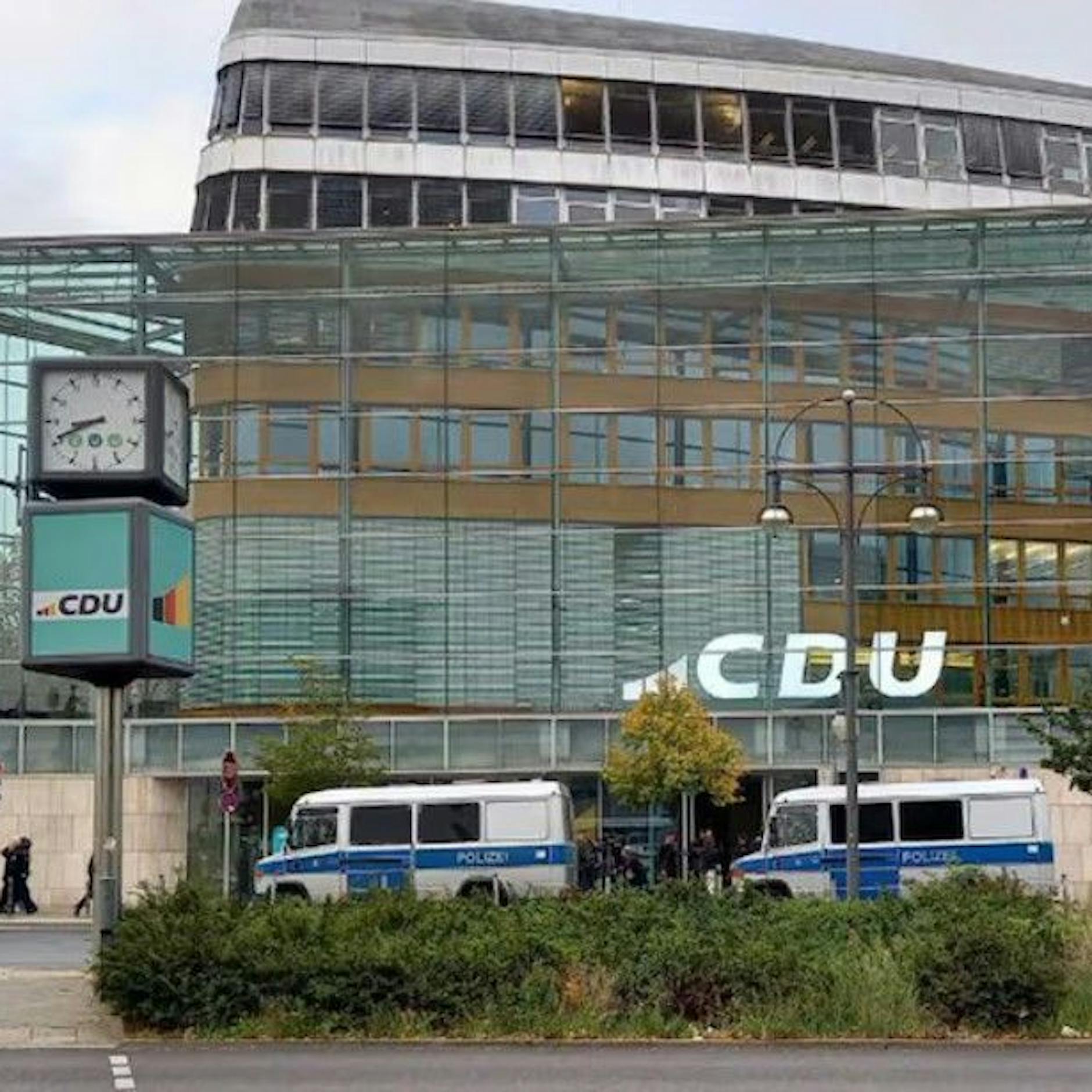 Mit Video! Klimakleber stürmen CDU-Parteizentrale in Berlin