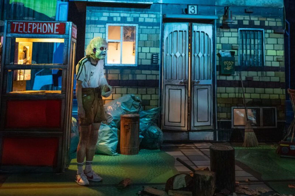 „Peer Gynt“ von Vinge und Müller war zwar nicht beim Theatertreffen, lief aber zu der Zeit in der Volksbühne. Die Kritiker würdigen das „Bühnenbild des Jahres“