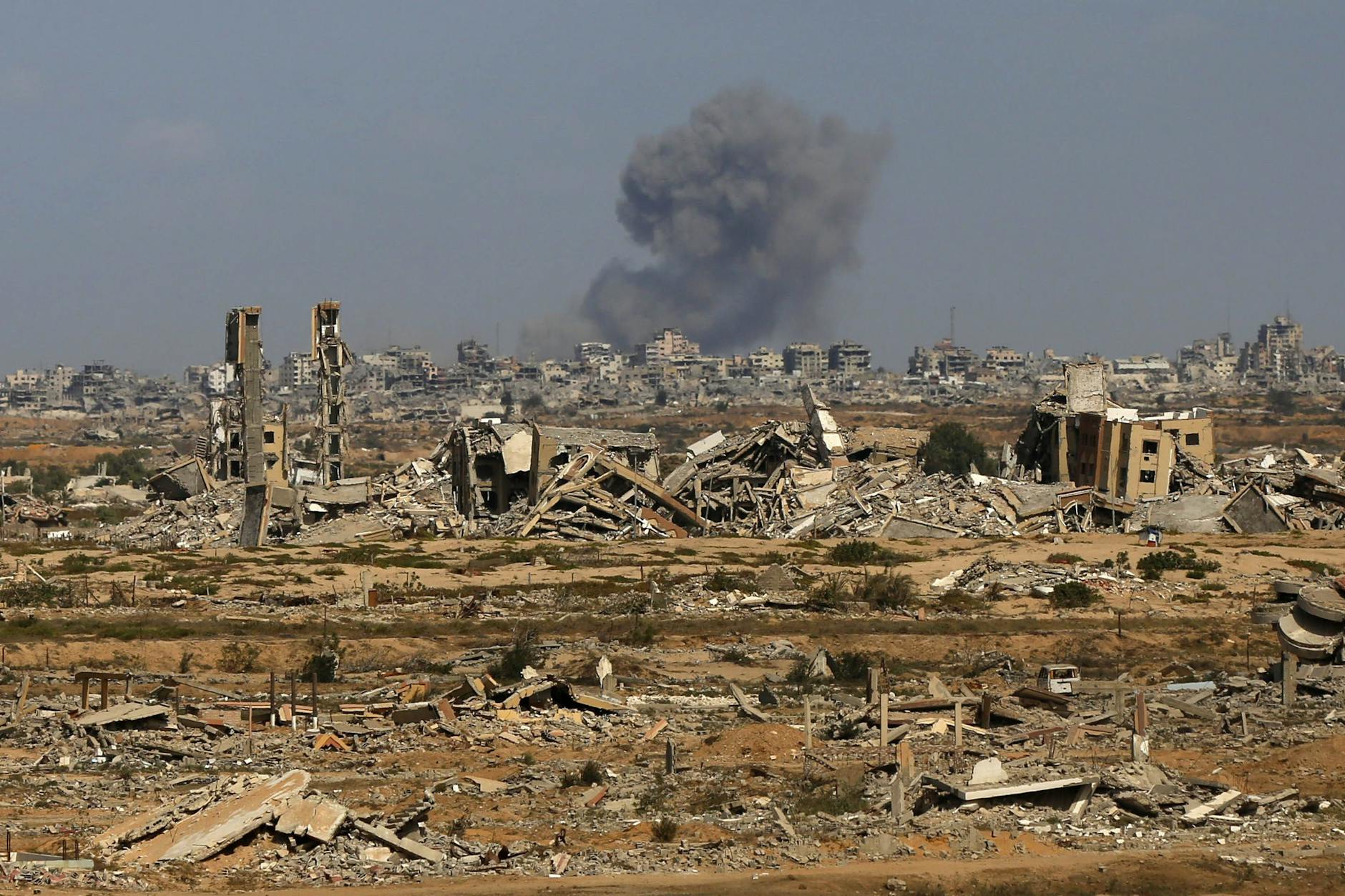 Die israelische Armee griff am Montag weitere Ziele im Gazastreifen an.