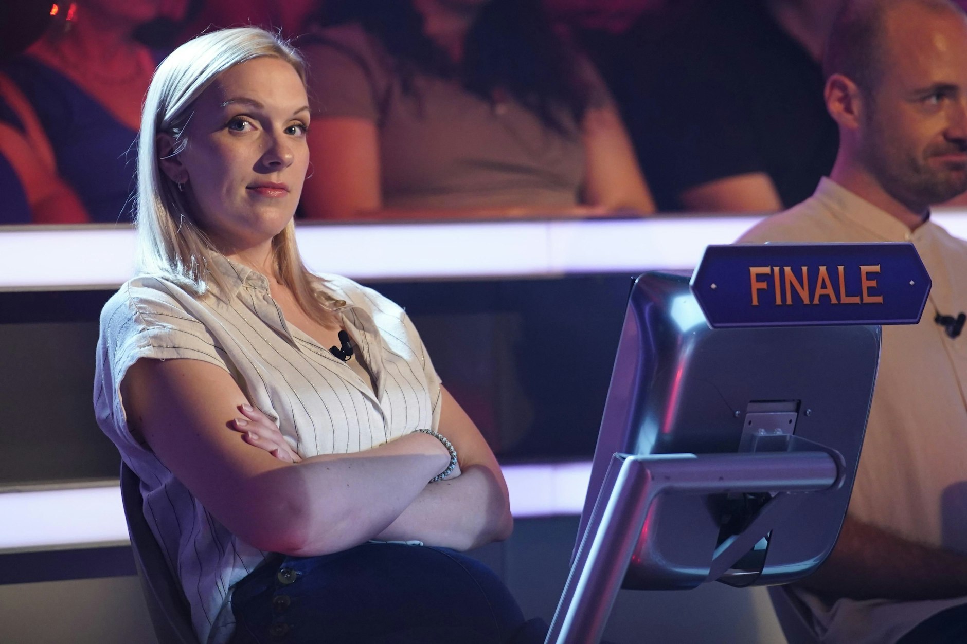 Für Sandra Petersen endet die Drei-Millionen-Euro-Woche von „Wer wird Millionär?“ alles andere als schön. Sie schafft es zwar auf den Ratestuhl, verliert dann aber, obwohl sie noch alle Joker hat.