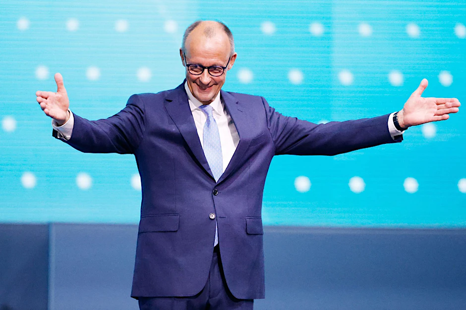 Grund zur Freude bei Bundeskanzler Friedrich Merz (CDU): Für ihn und seine Kollegen gibt es ein spürbares Gehaltsplus.