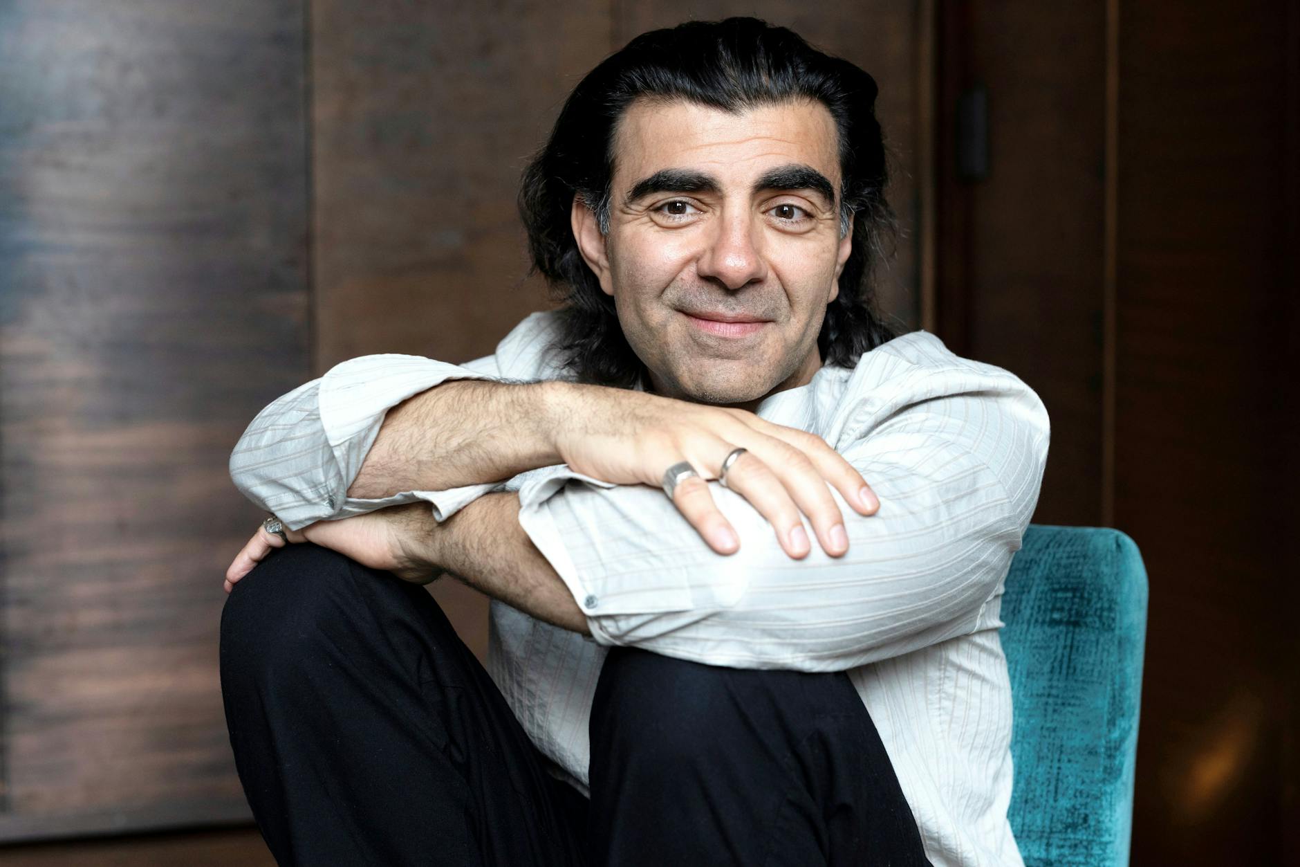 Fatih Akin: „Sind wir Einwanderer beziehungsweise wir Kinder von Einwanderern weniger deutsch, weil unsere Familien keine Berührung mit dem Holcaust hatten?“