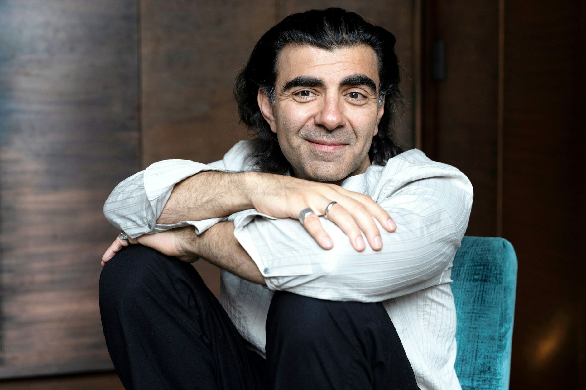 Fatih Akin: „Sind wir Einwanderer beziehungsweise wir Kinder von Einwanderern weniger deutsch, weil unsere Familien keine Berührung mit dem Holcaust hatten?“