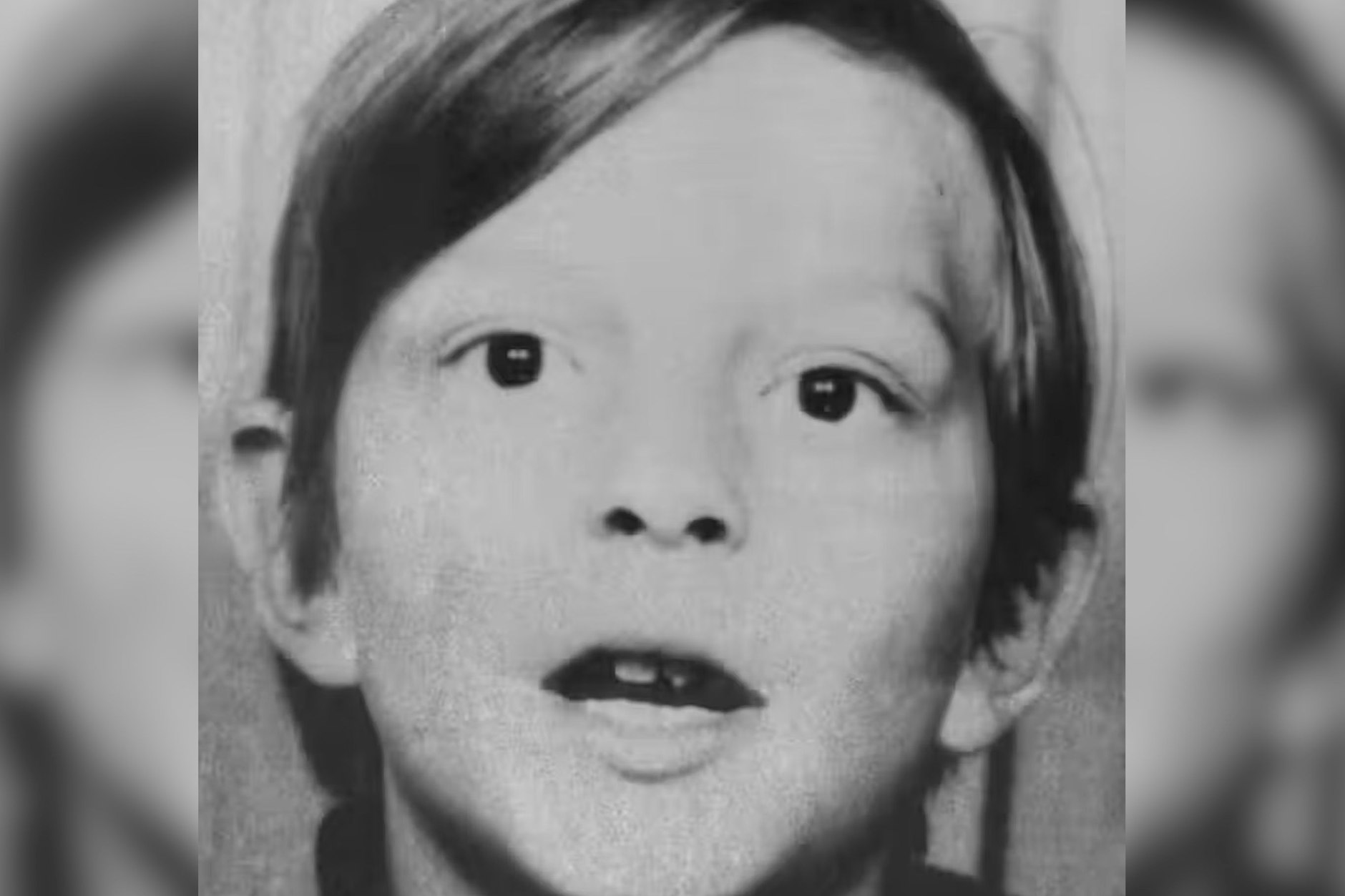 Am 18. Januar 1973 wurde der 12-jährige Reiner Koch tot auf dem Gehweg vor dem Olympiastadion in Berlin-Charlottenburg aufgefunden.