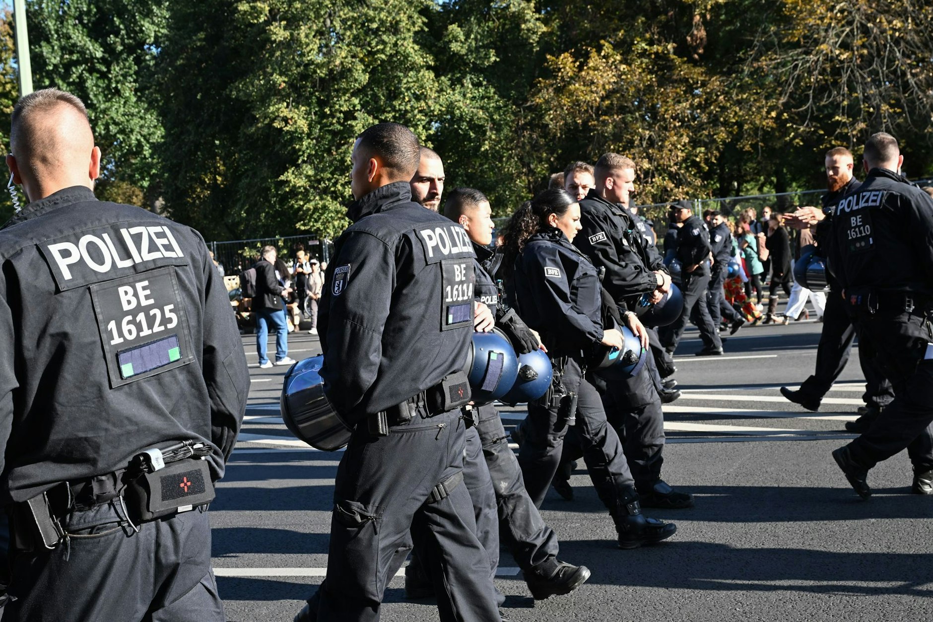 Mehr als 1000 zusätzliche Polizisten sind am Dienstag im Dienst.