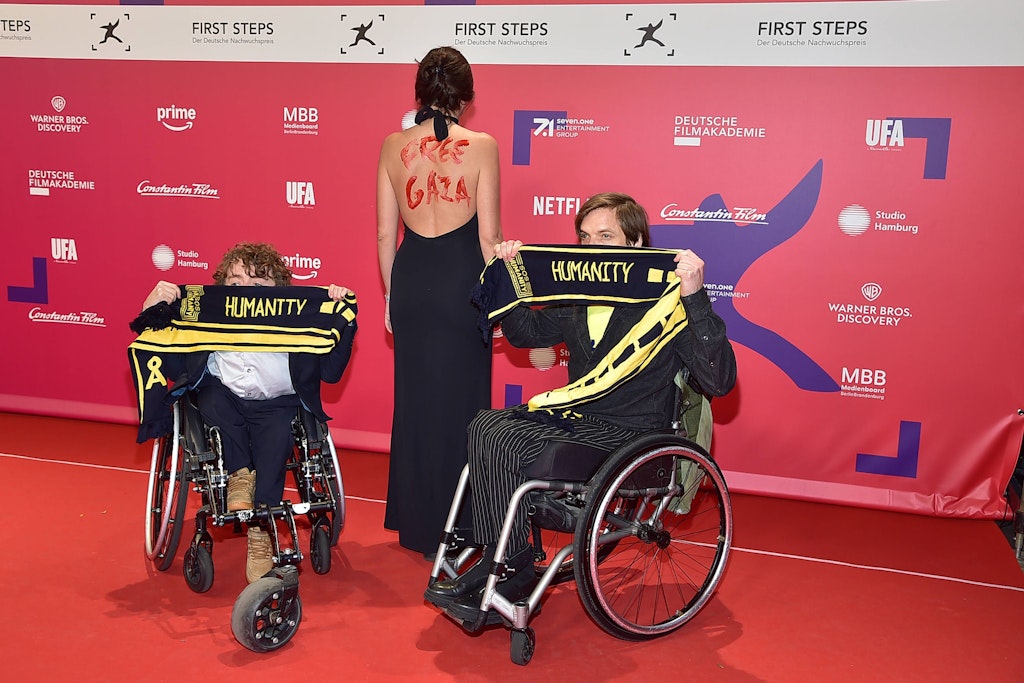 First-Steps-Award-M-nnerliebe-im-Schlachthaus-und-Gaza-Protest
