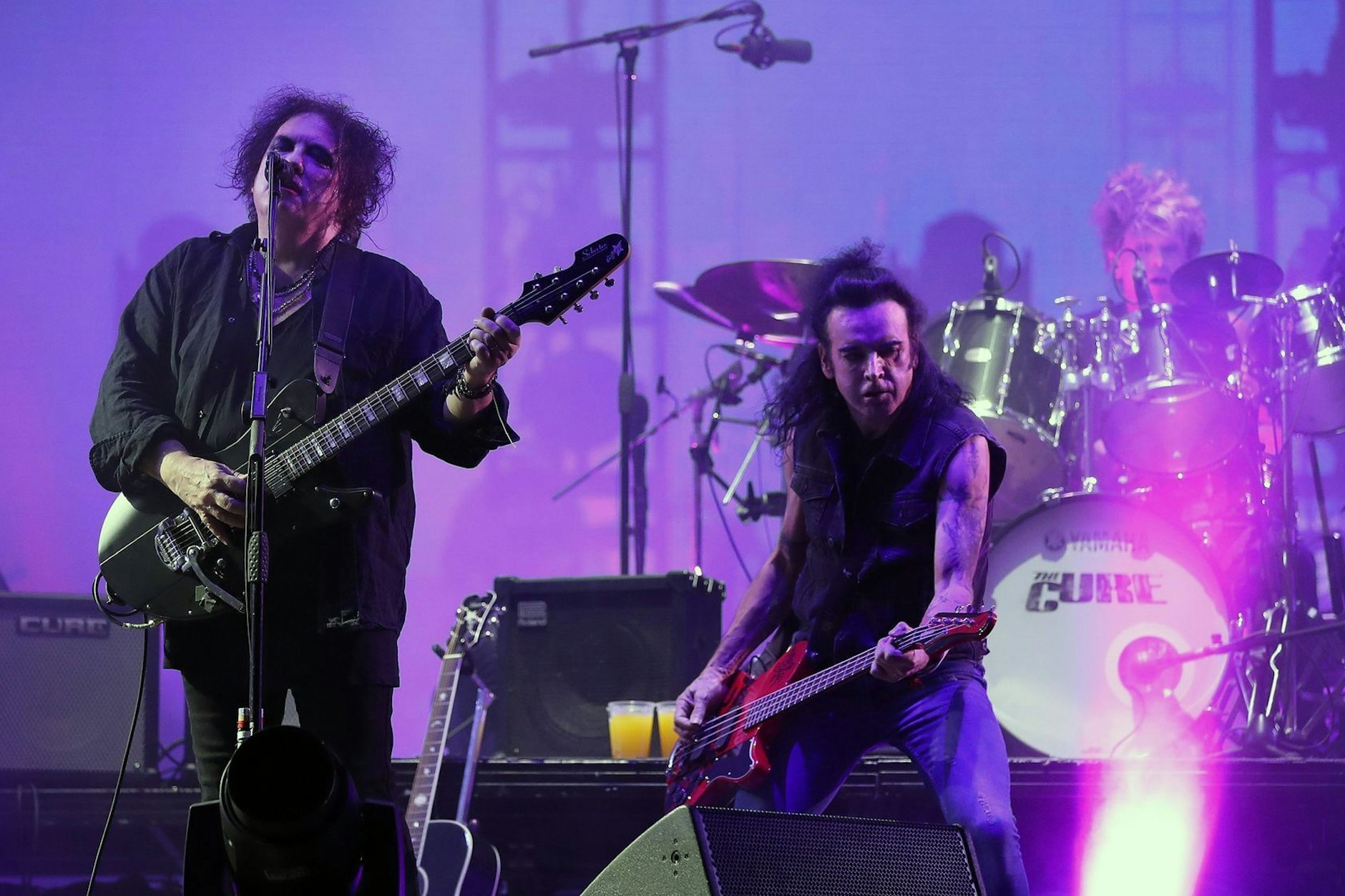 Robert Smith, Simon Gallup und Jason Cooper von The Cure