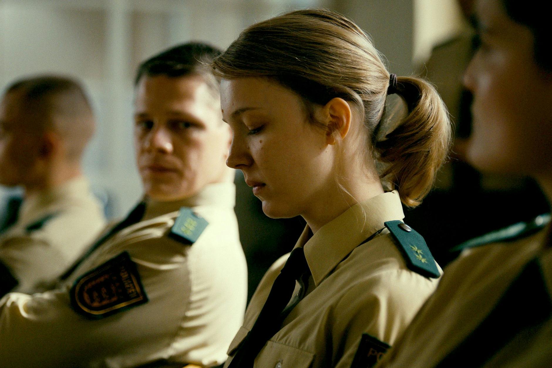 Szene aus „Die Nichte des Polizisten“ mit Magdalena Laubisch (Rebekka) und Max von der Groeben (Christoph)