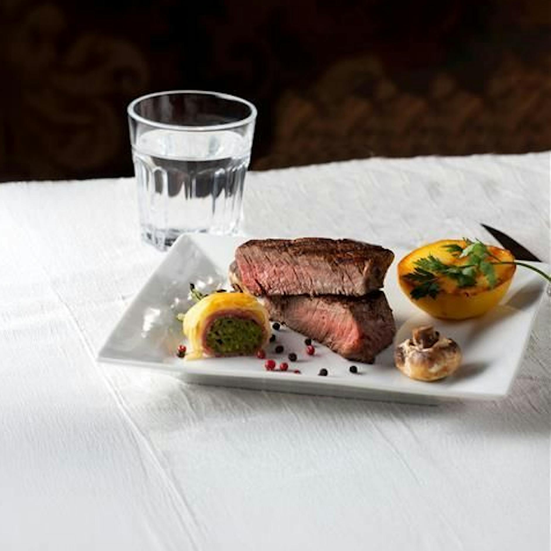 Linke-Chef fordert kostenloses Wasser in Restaurants