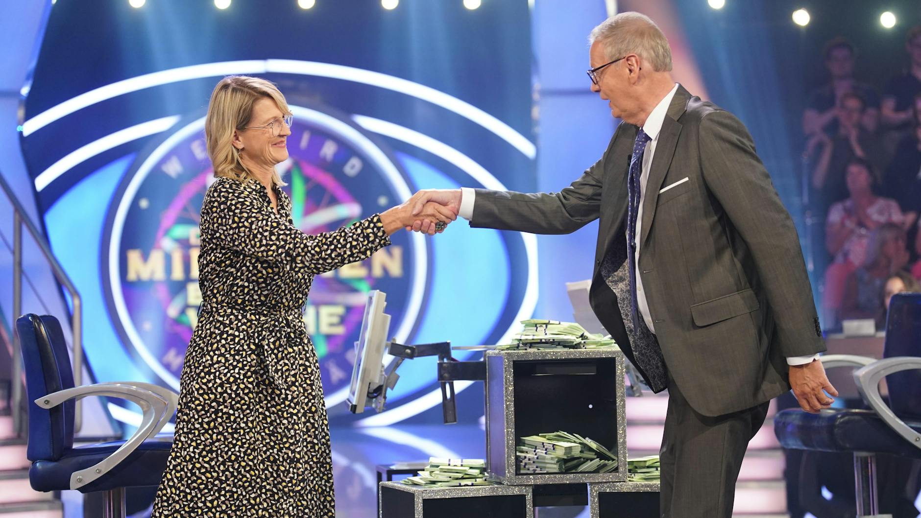 Evi Kienberger und Günther Jauch im Studio von „Wer wird Millionär?“.