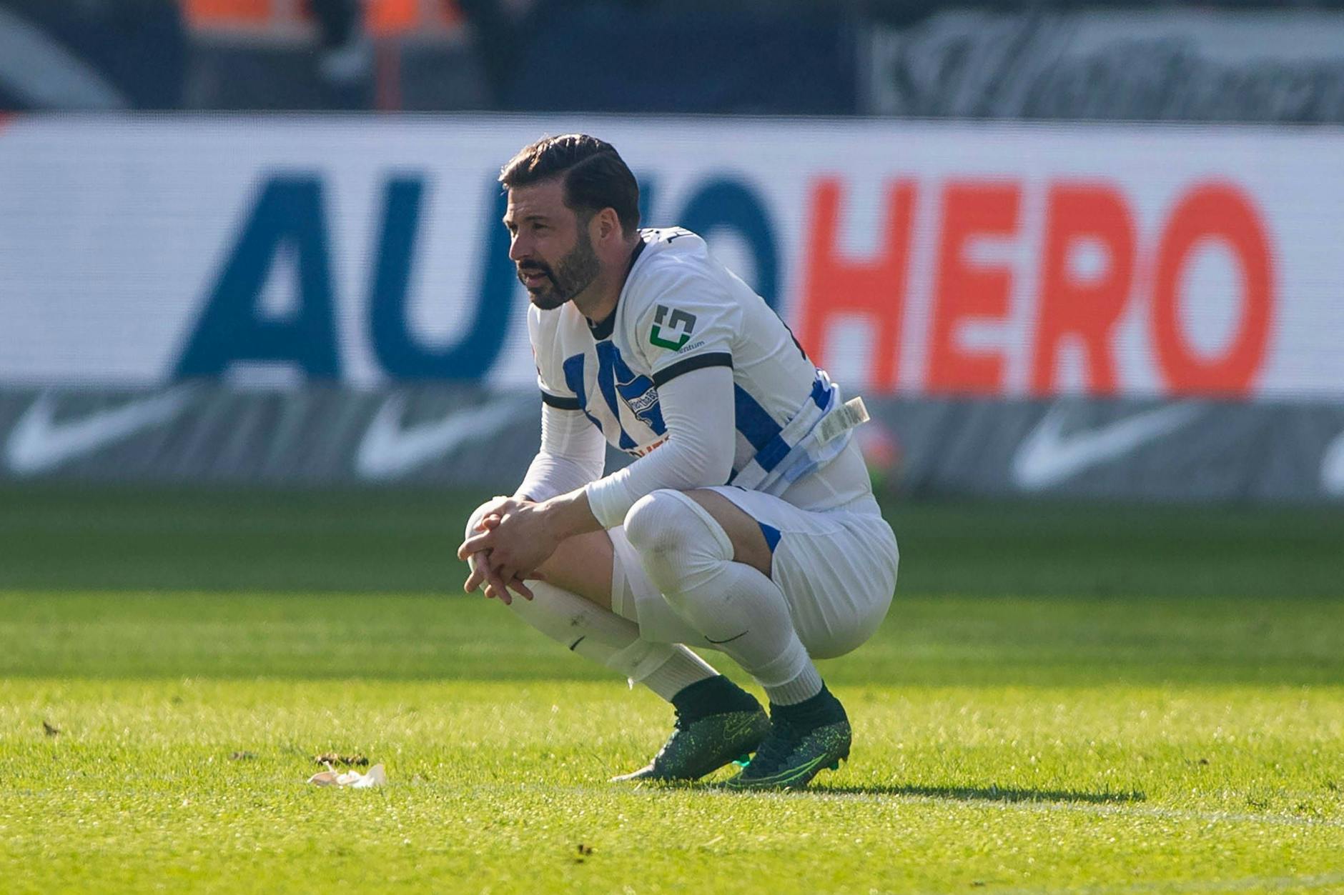 Marvin Plattenhardt rettete Hertha BSC 2022 mit einem Freistoßtor in der Relegation beim Hamburger SV. Ein Jahr später stiegen die Blau-Weißen dennoch ab.