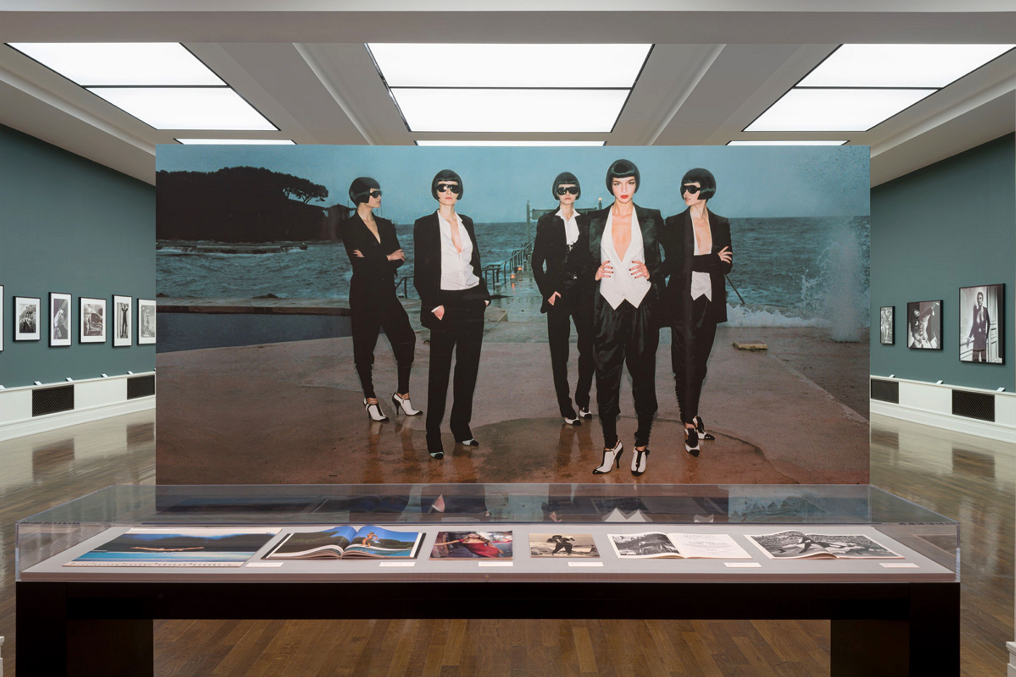 Image - Was trieb Helmut Newton an? Diese Schau zeigt sein fotografisches Goodbye