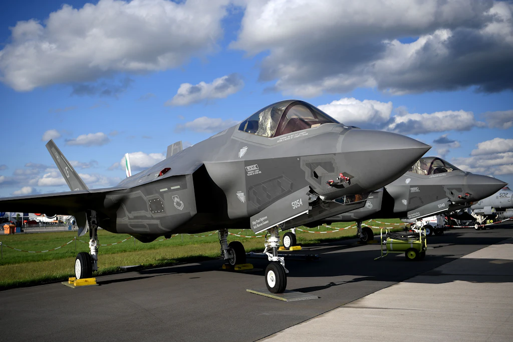 Ein F-35 Tarnkappenjet der Rüstungsschmiede Lockheed Martin bei der Raumfahrtausstellung (ILA) in Berlin.
