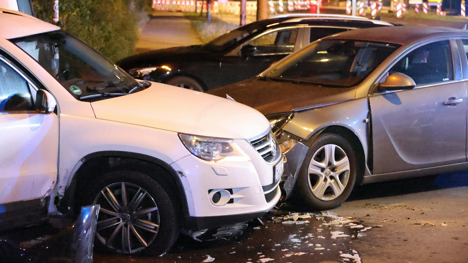 Drei Autos sind bei der Verfolgungsjagd in Treptow-Köpenick beschädigt worden.