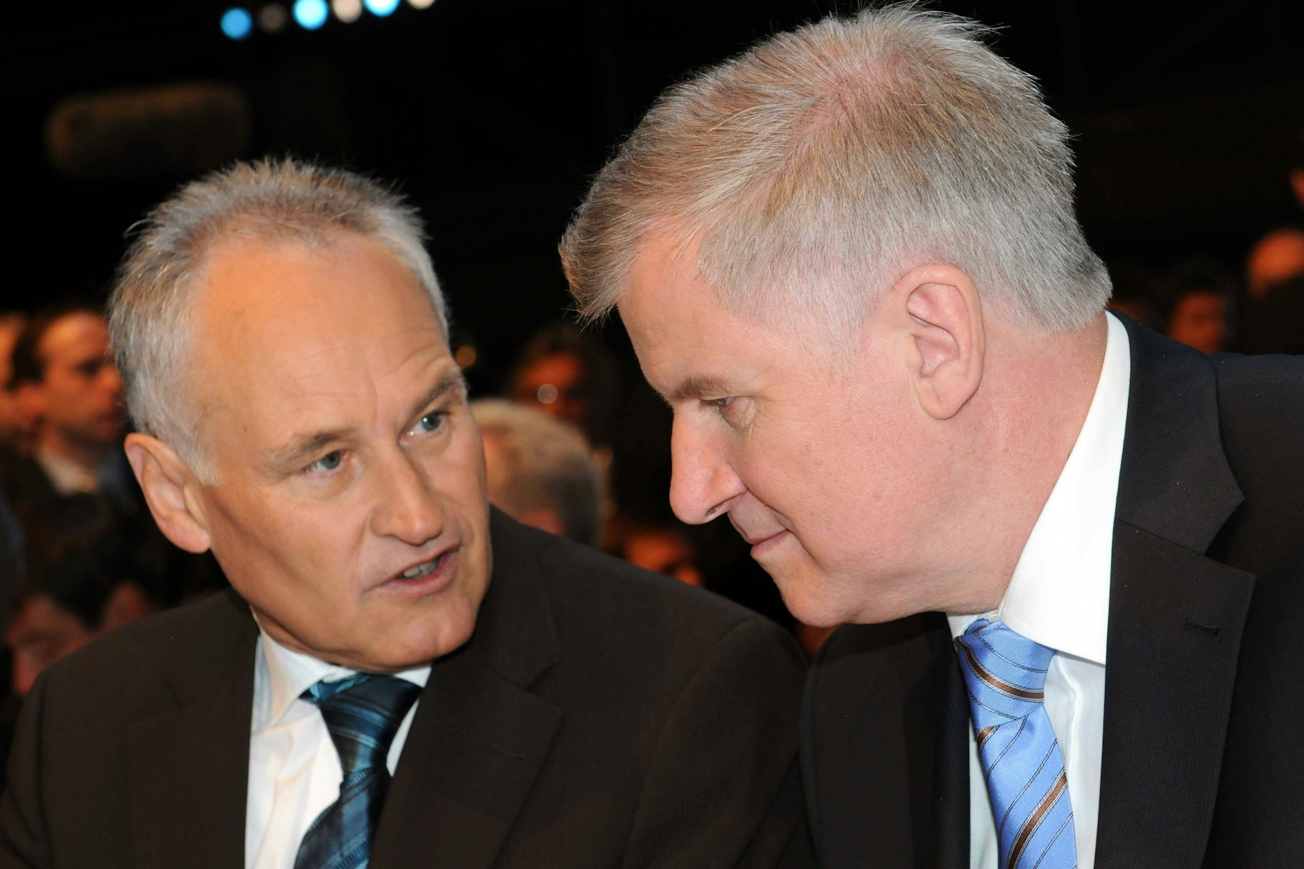 Erwin Huber und Horst Seehofer diskutieren (Archivbild).