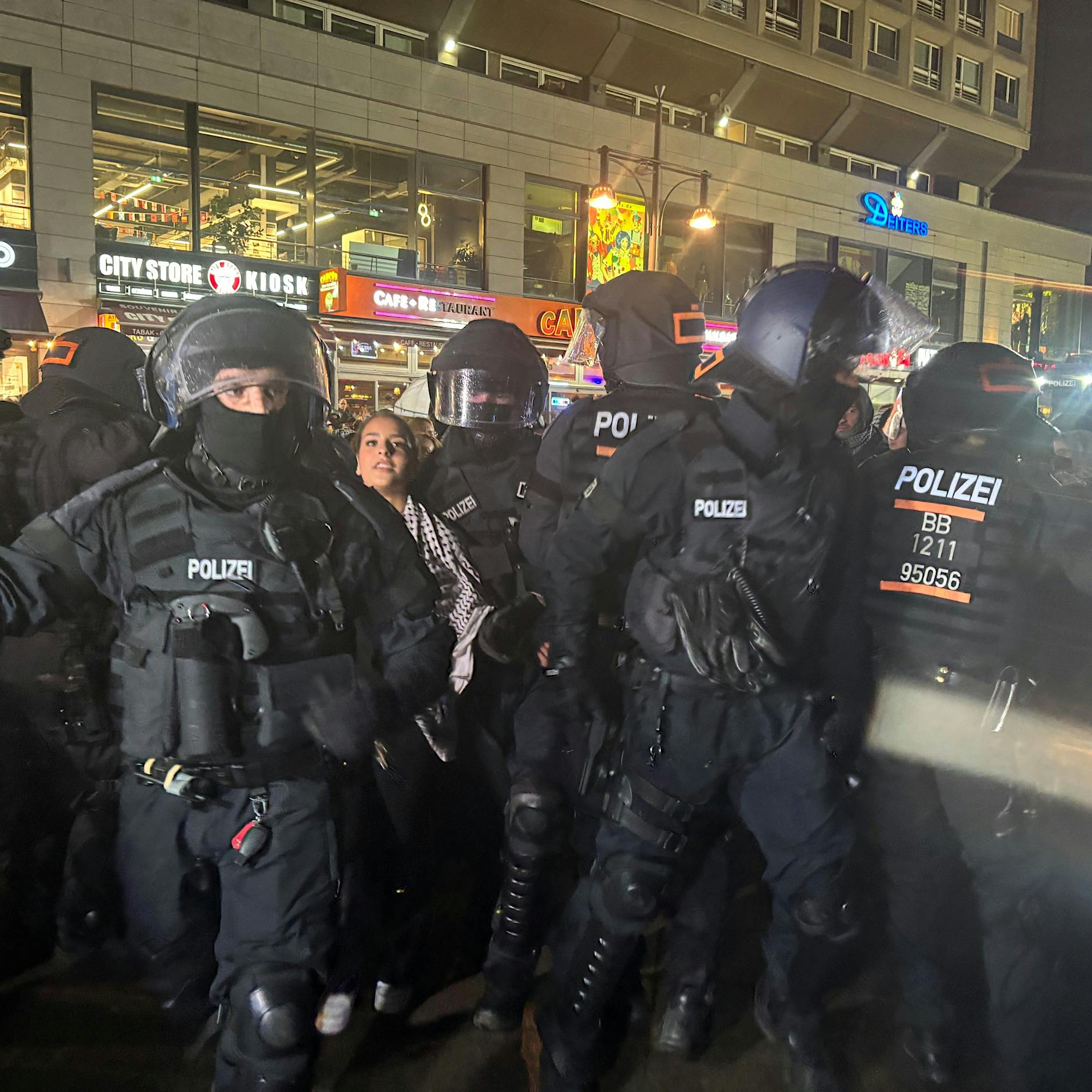 Palästina-Demo eingekesselt: So begründet die Berliner Polizei ihr mildes Vorgehen