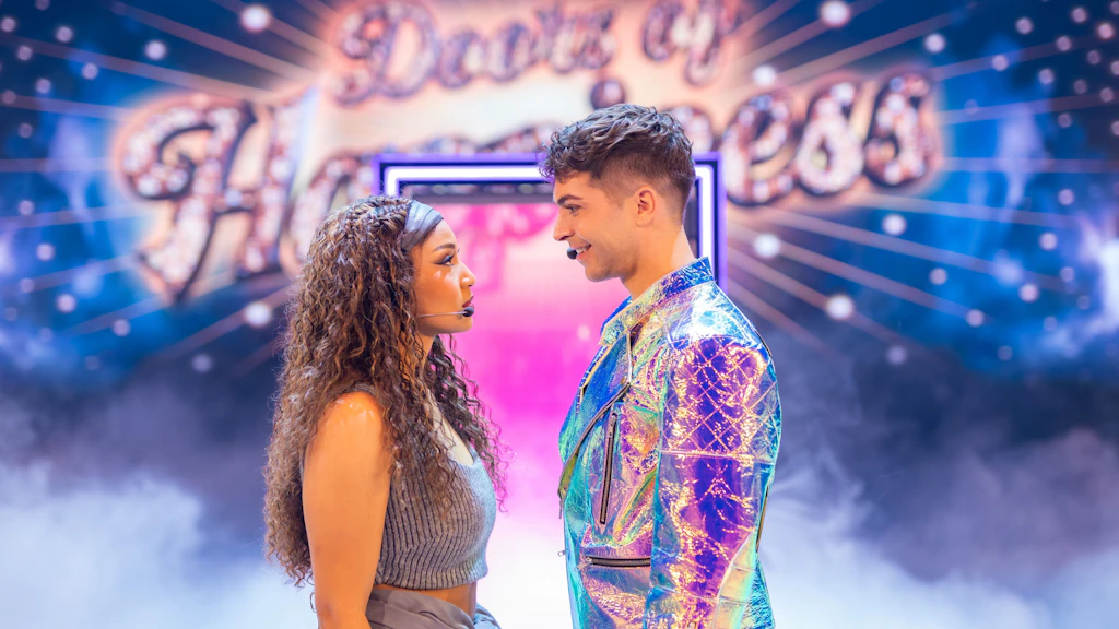 Denise Lucia Aquino und&nbsp; Julian David in einer Szene von&nbsp;„Blinded by Delight“, der neuen Show im Friedrichstadt-Palast.