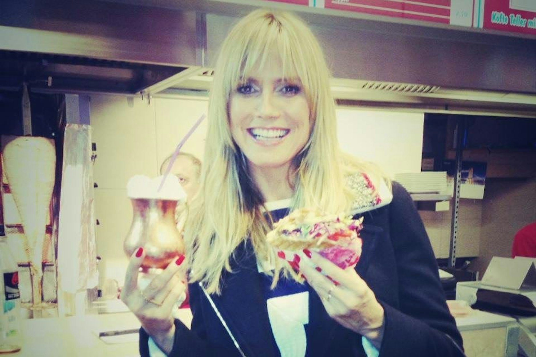 2013 war sie schon einmal hier: Heidi Klum bei XL Döner in Charlottenburg