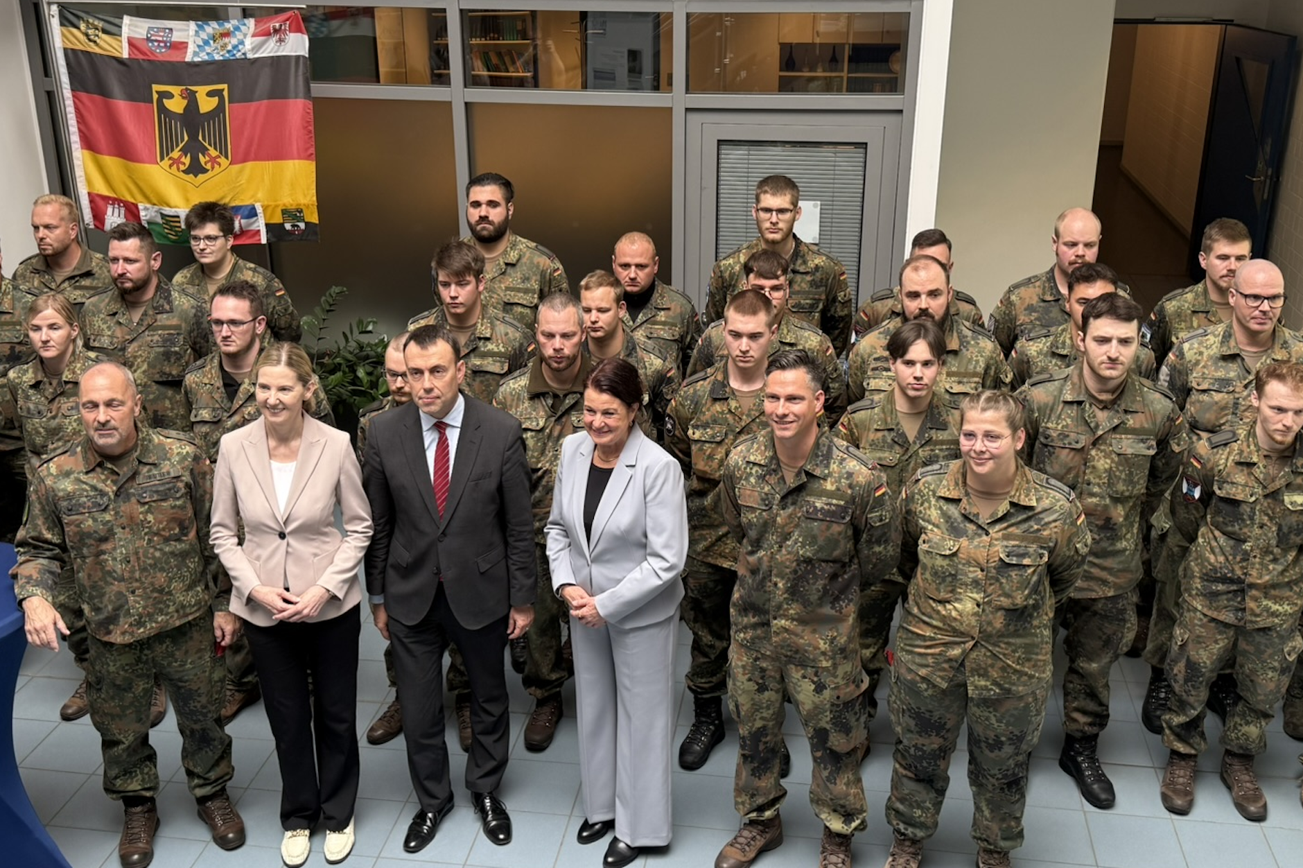 Im Berufsbildungszentrum Nordostchemie in Berlin-Adlershof werden Soldatinnen und Soldaten für den Ernstfall ausgebildet.