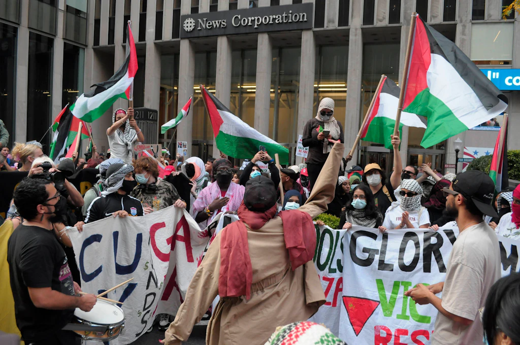 Palästina-Demo in New York empört: Redner kündigt stärkeres Auftreten als am 7. Oktober an