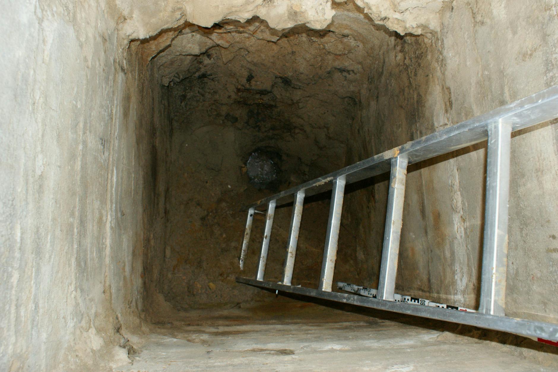 In dieser Jauchegrube sollte die Leiche der Frau für immer verschwinden.