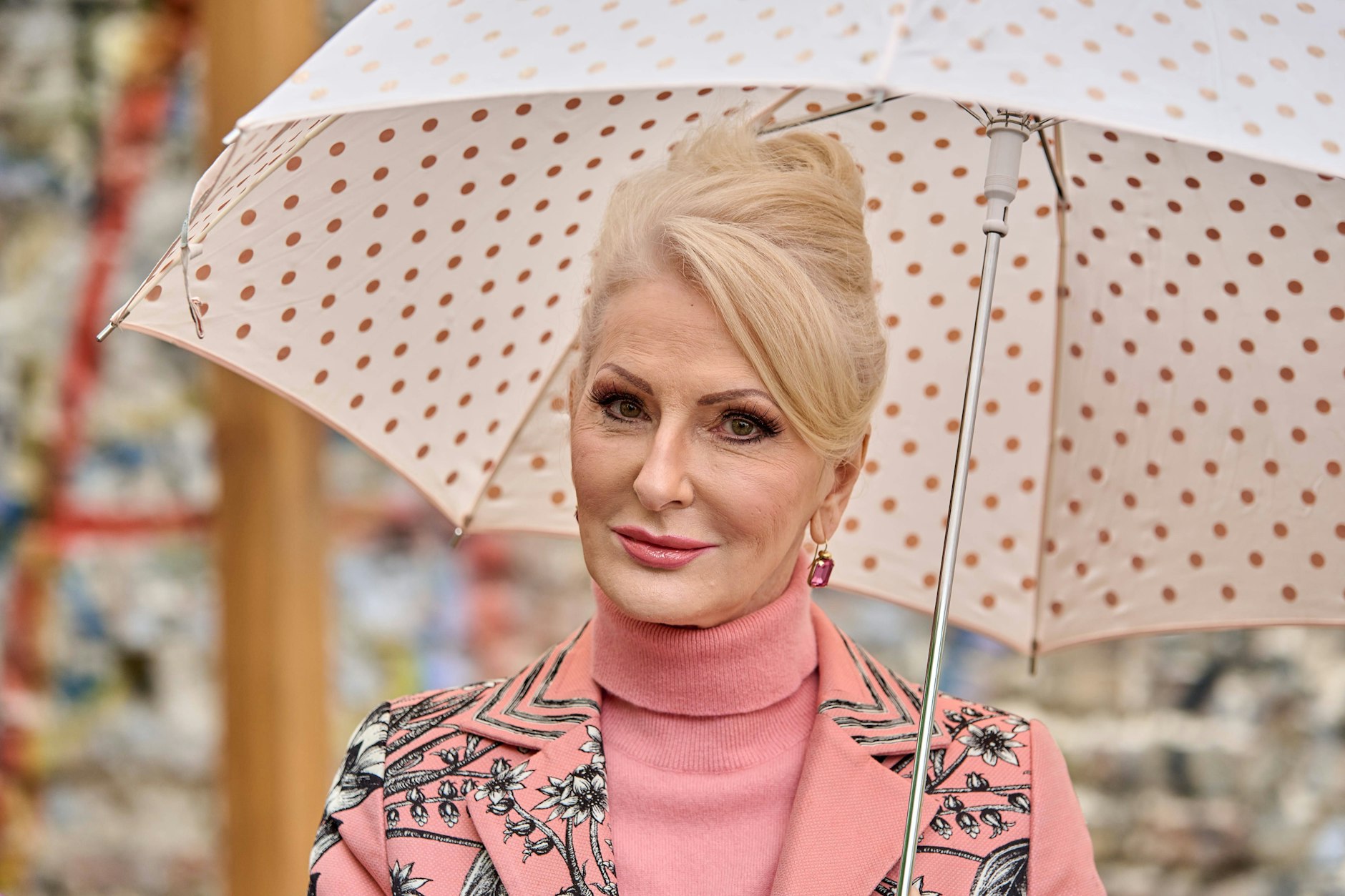 Schauspielerin, Kabarettistin und TV-Star Désirée Nick ist dem Publikum im Osten noch heute dankbar. In den Theatern Ost-Berlins startete sie die große Bühnen-Karriere.