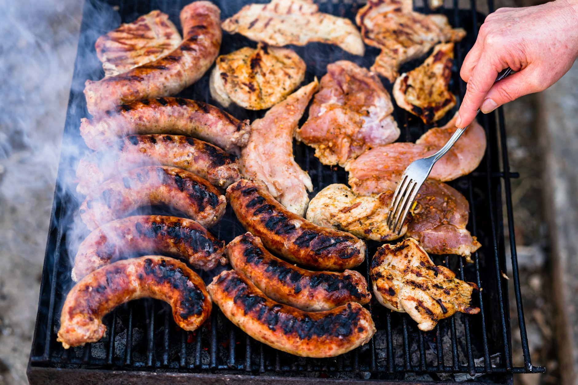 Auf dem Markt gibt es viele Produkte, in denen gar kein Fleisch steckt – und die trotzdem wie die entsprechenden Produkte benannt sind.