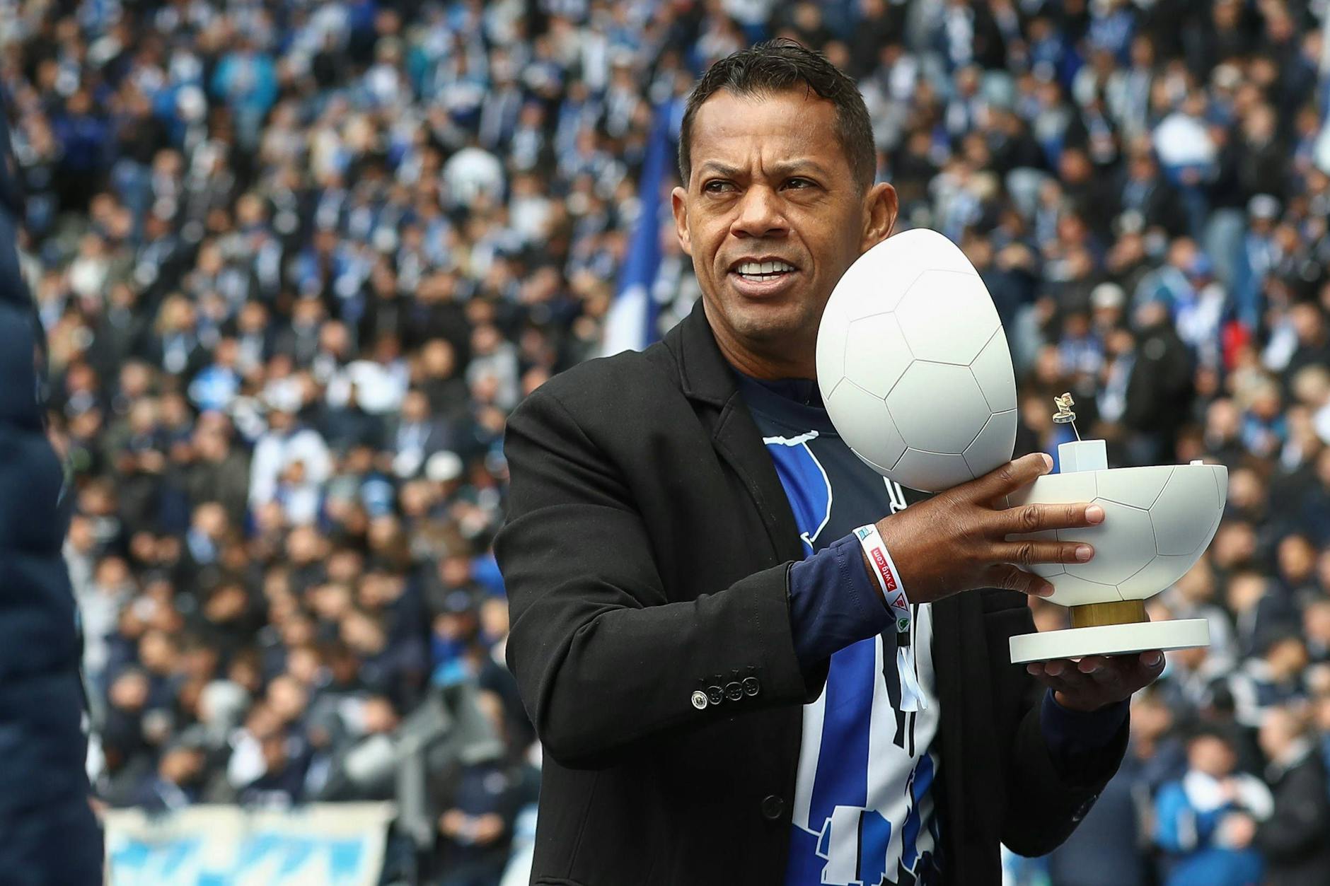 Erst im Mai war Marcelinho im Olympiastadion und wurde von den Hertha-Fans gefeiert, jetzt liegt die Vereinslegende schwer krank in der Klinik.