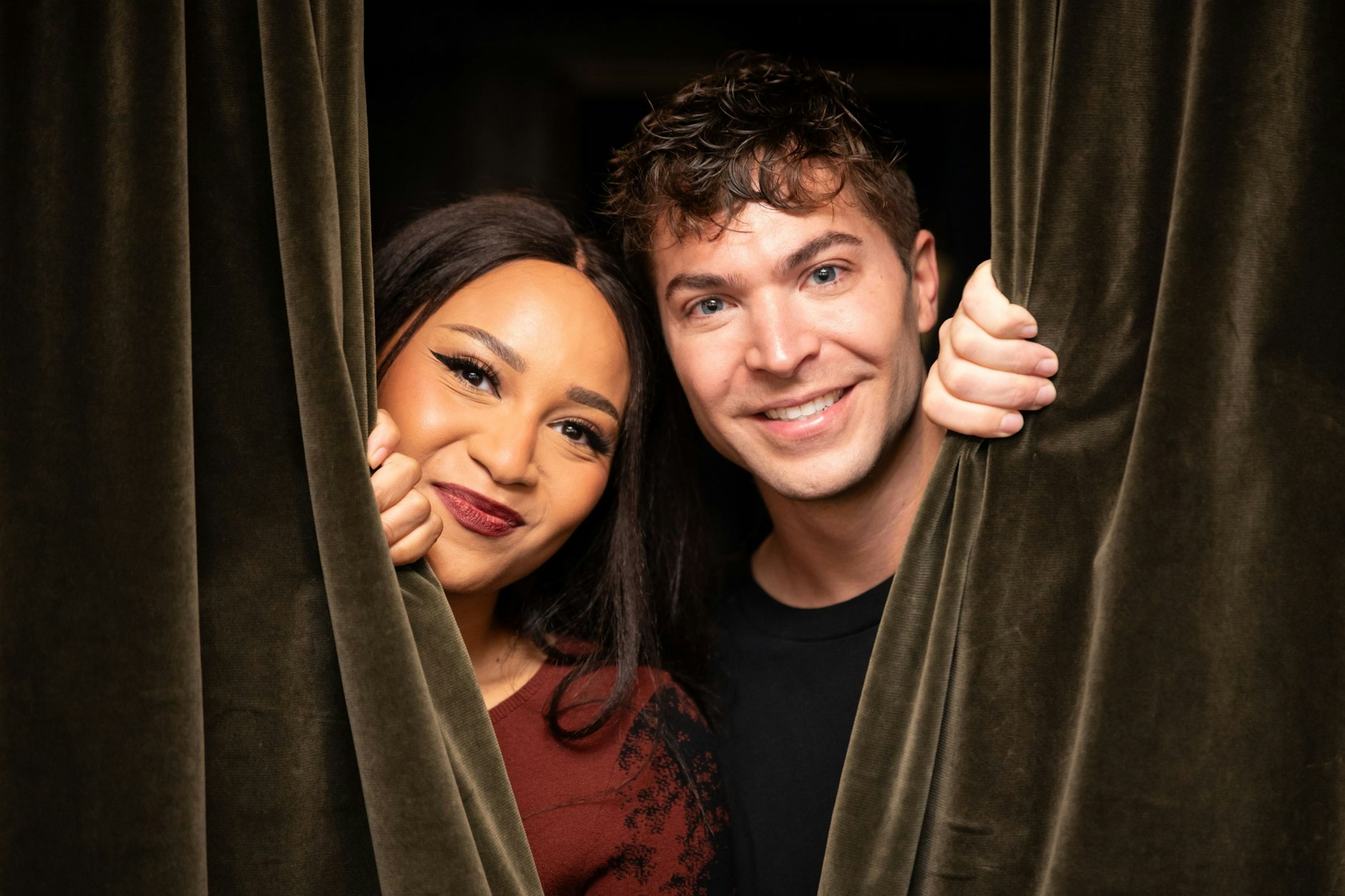 Vorhang auf für die neuen Stars vom Friedrichstadt-Palast: Denise Lucia Aquino (32) stand zuvor im Musical als Tina Turner auf der Bühne. Julian David (31) ist ein erfolgreicher Schlagersänger, trat mit Florian Silbereisen auf.